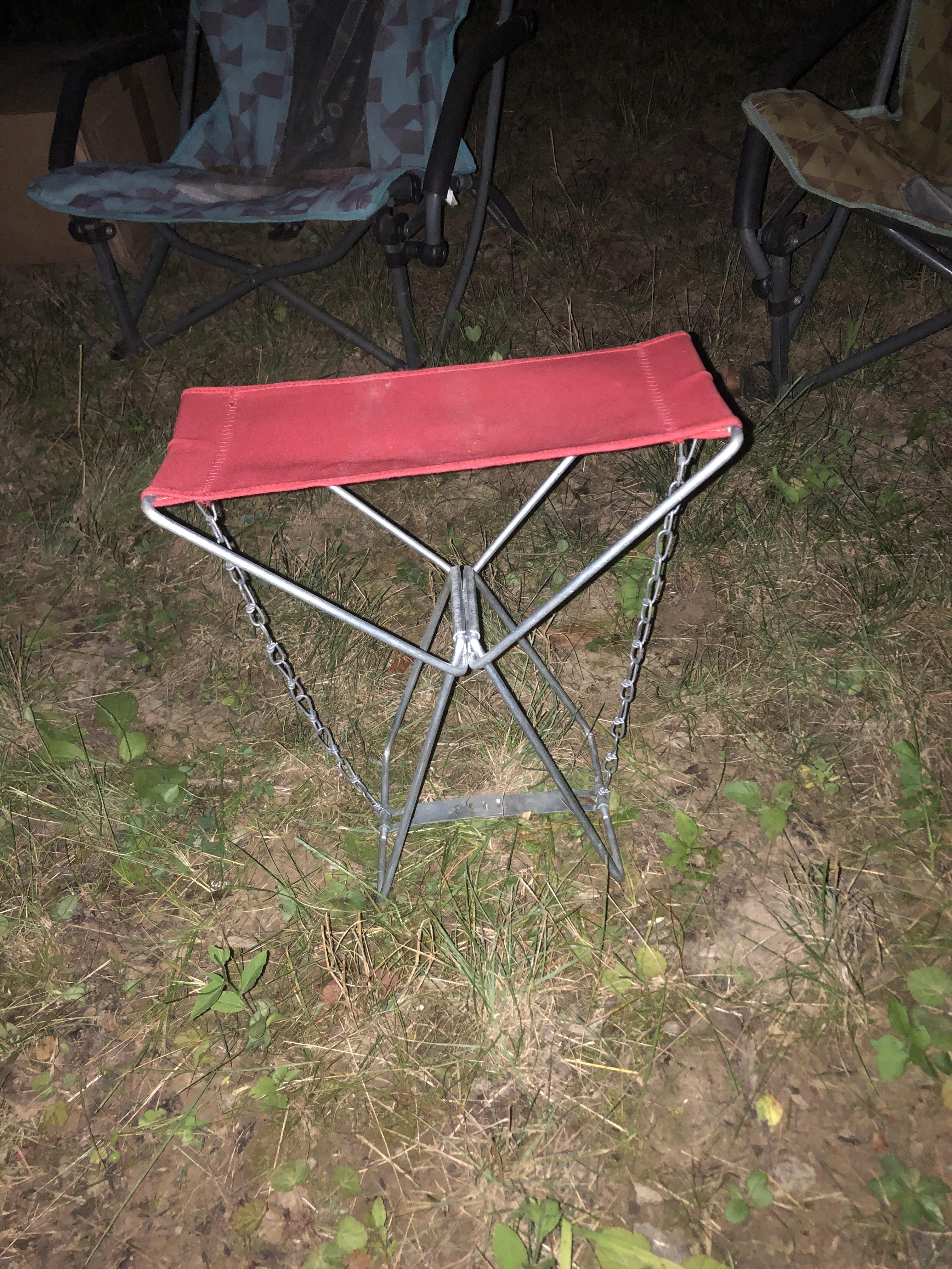 Need help identifying this old school camping seat. My buddy’s dad let