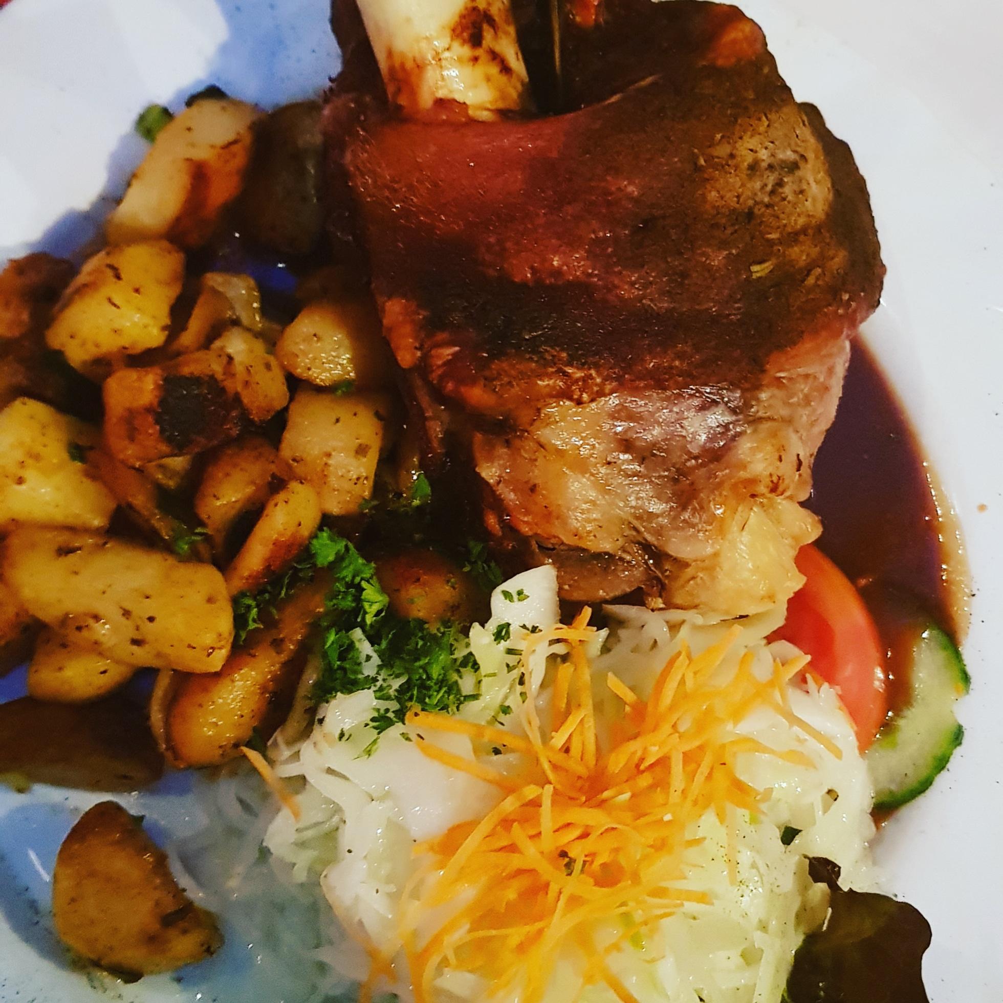 [I ATE] Pork Knuckle, Sauerkraut, Potatoes and Gravy r/food