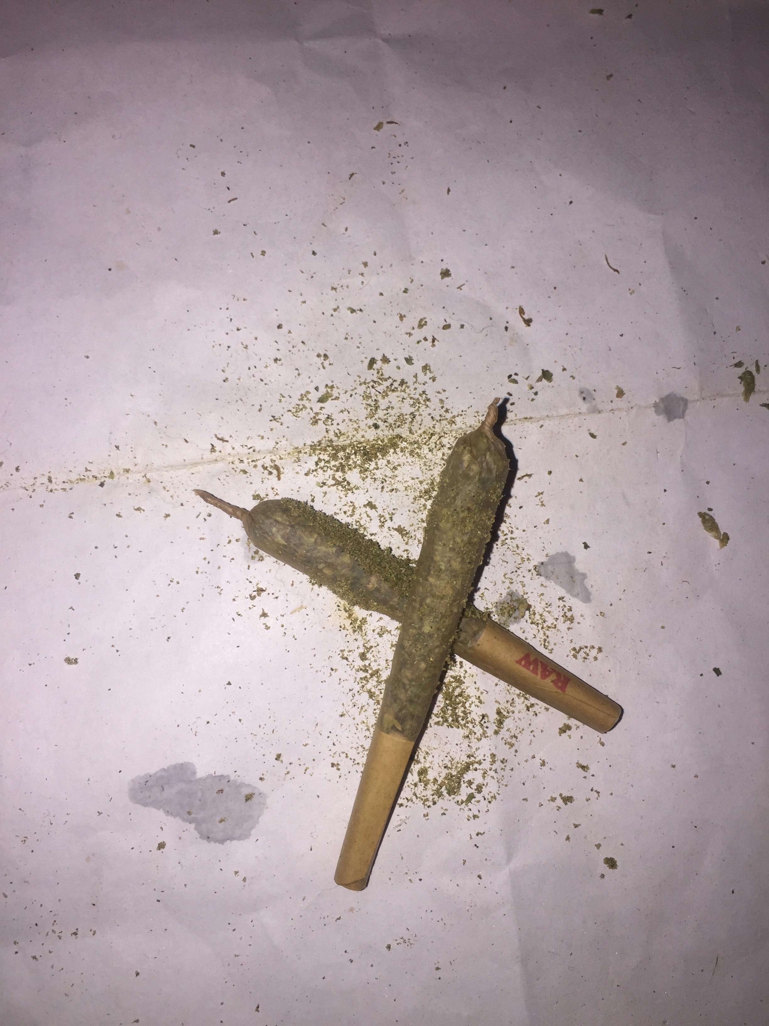 Joints wrapped in keef r/weed