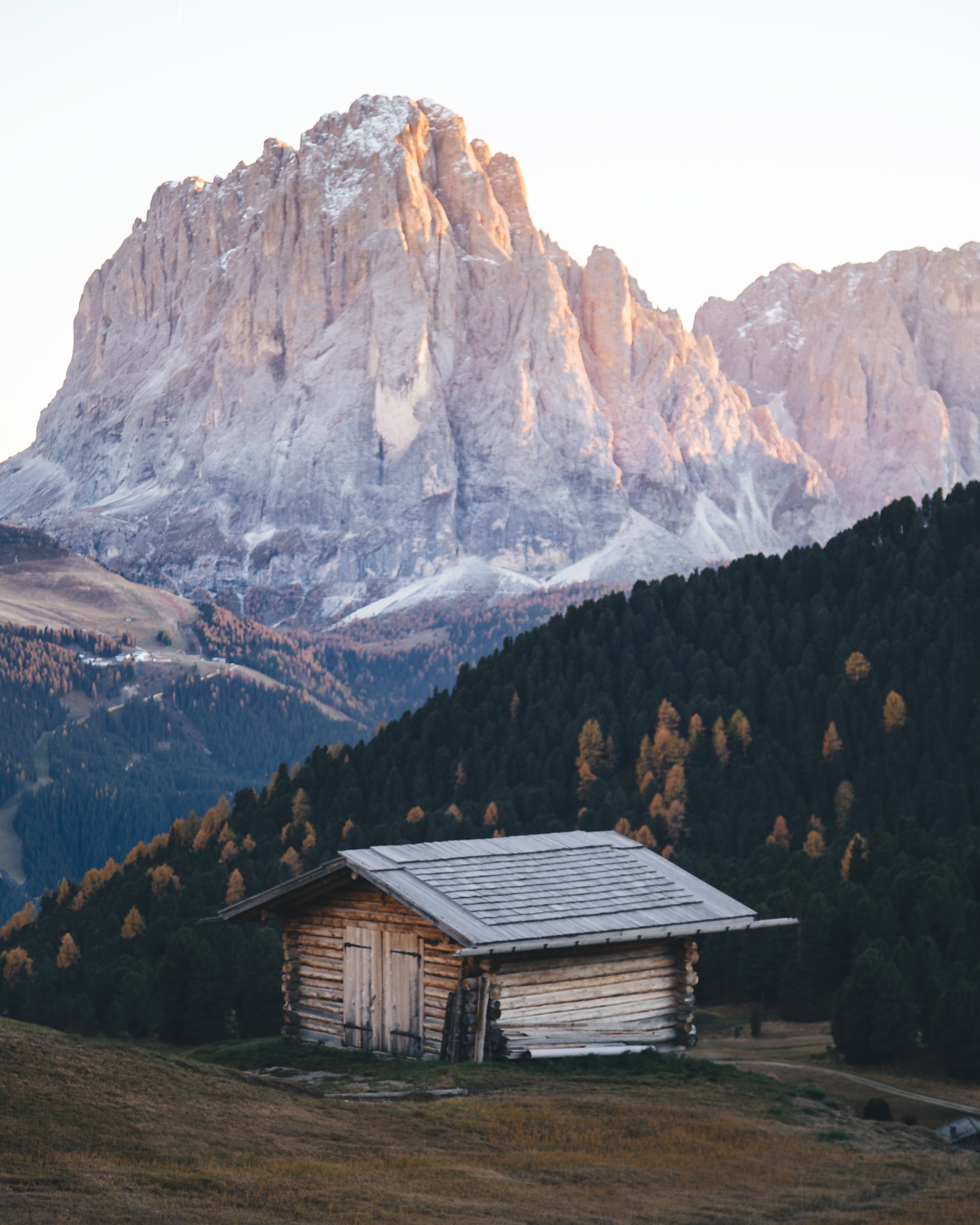 Barnstyle cabin in the Dolomites, Italy (OC) r/CabinPorn
