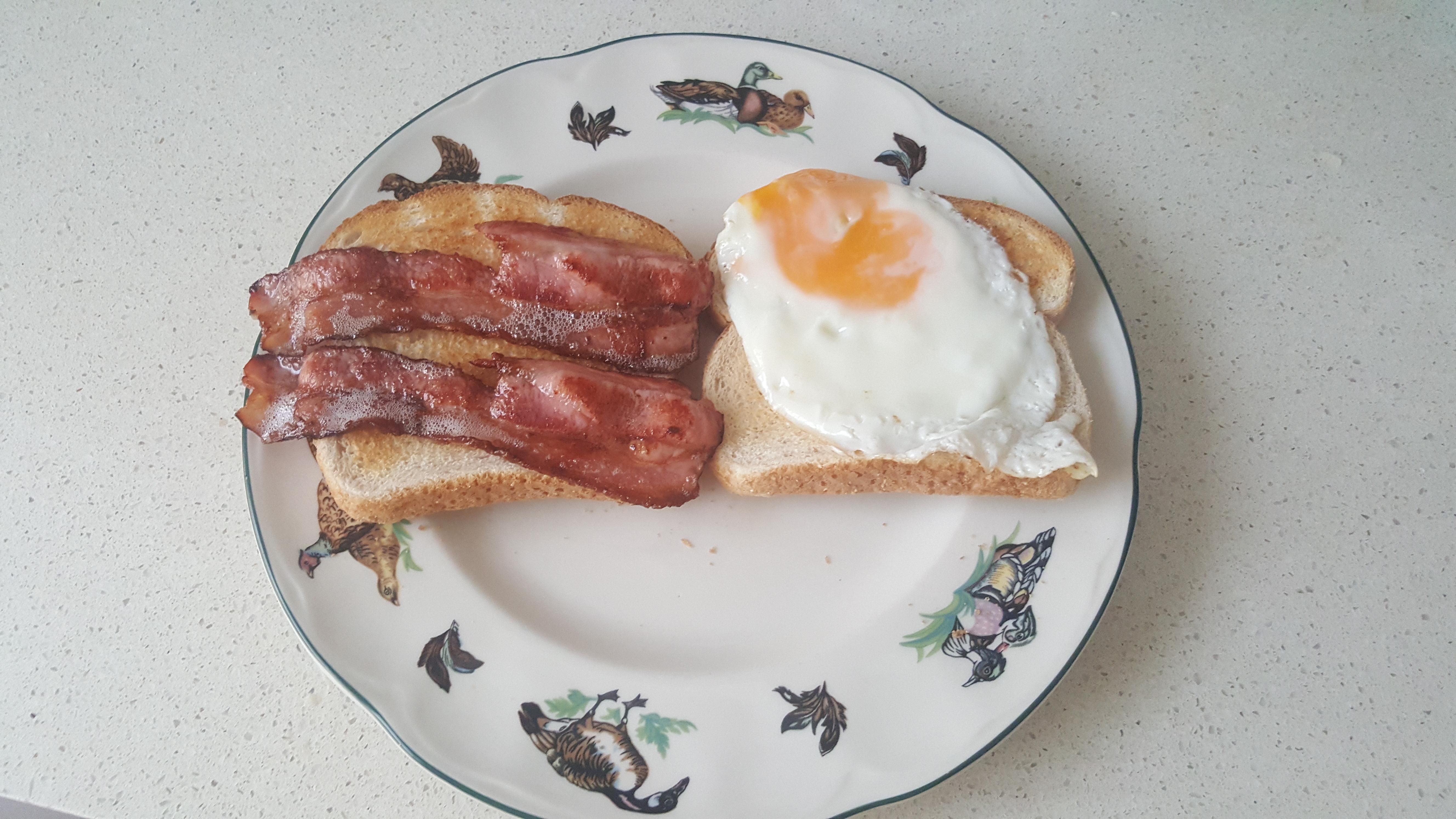 Egg and bacon for brekky 😍361 calories 1200isplenty