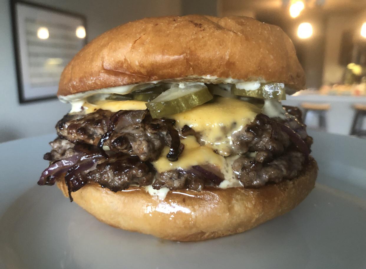 First time posting! Double patty smash burger made by me ) r/burgers
