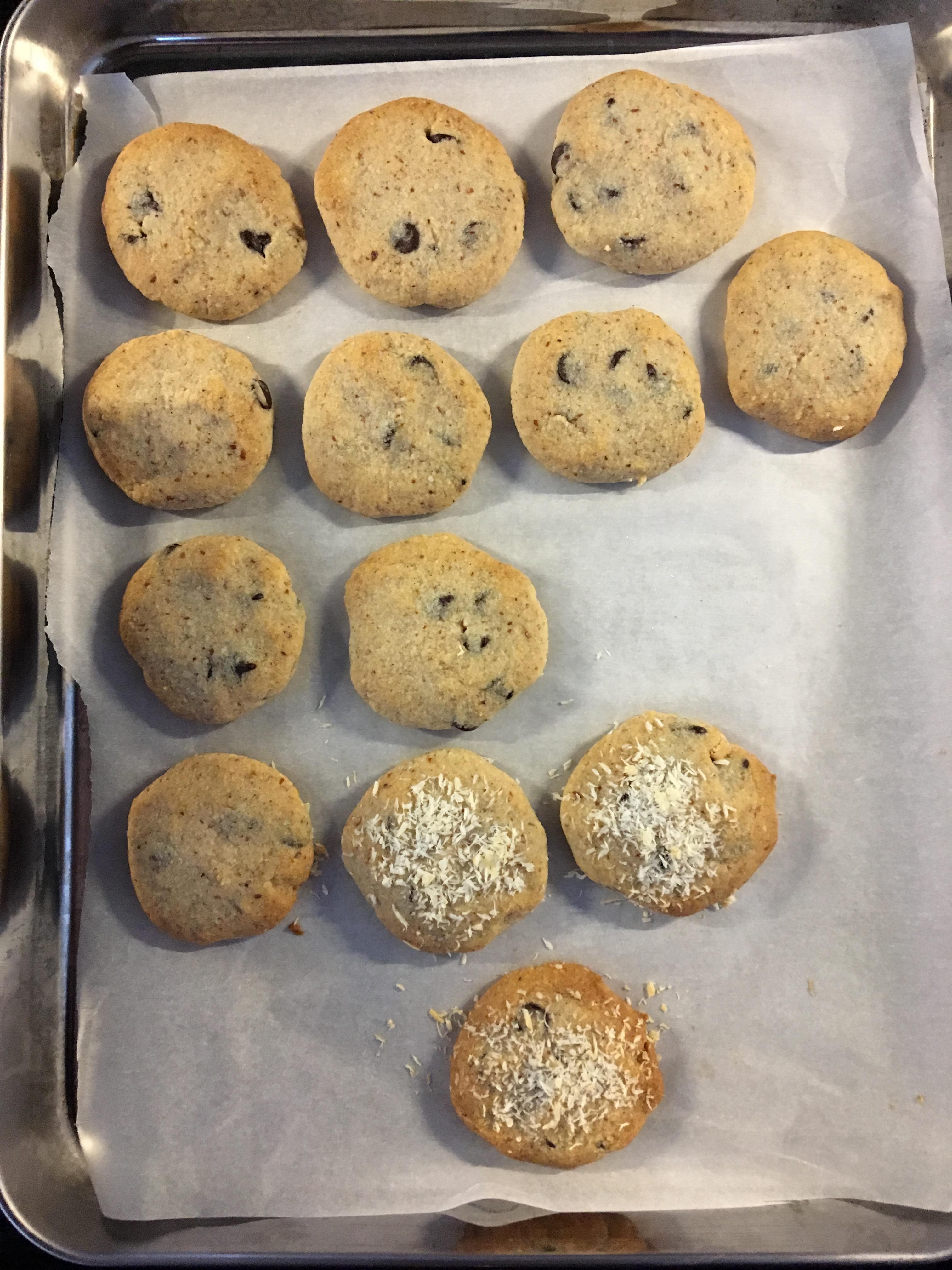 Simple Keto chocolate chip cookie with no eggs, no milk and no gluten