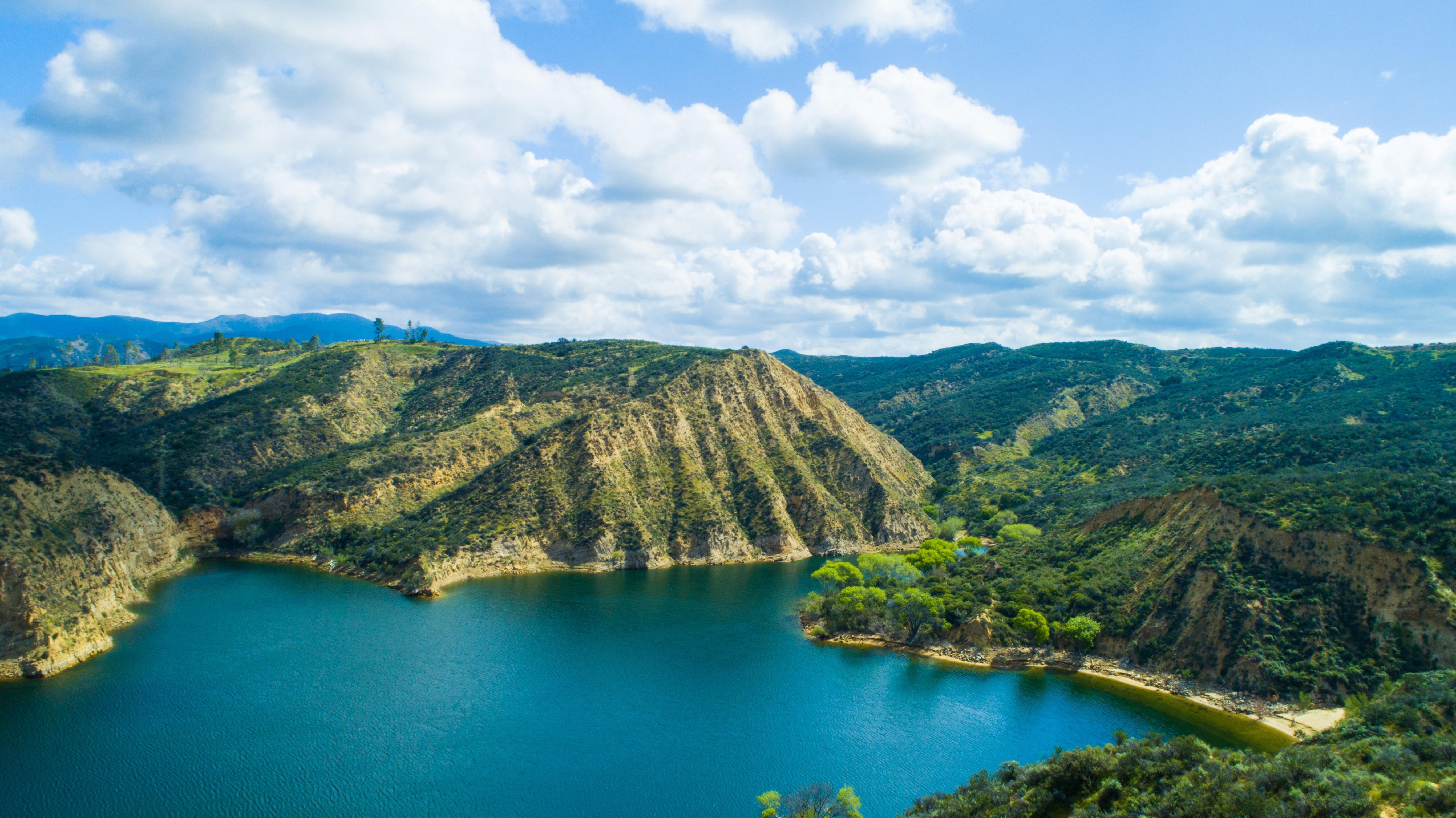 Beautiful lake at Castaic, California [5430*3072] [OC ] r/EarthPorn