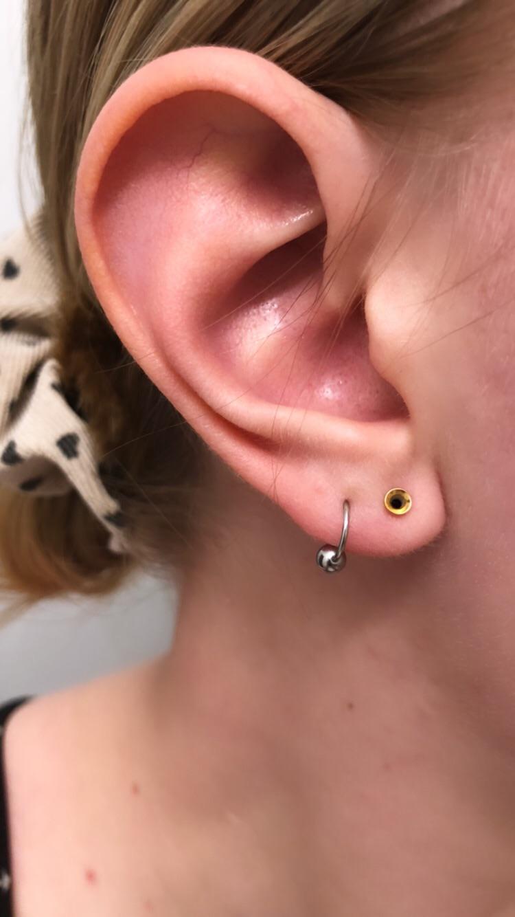 I'm at 10g in my right ear! I'm dead stretching now so my left ear wasn