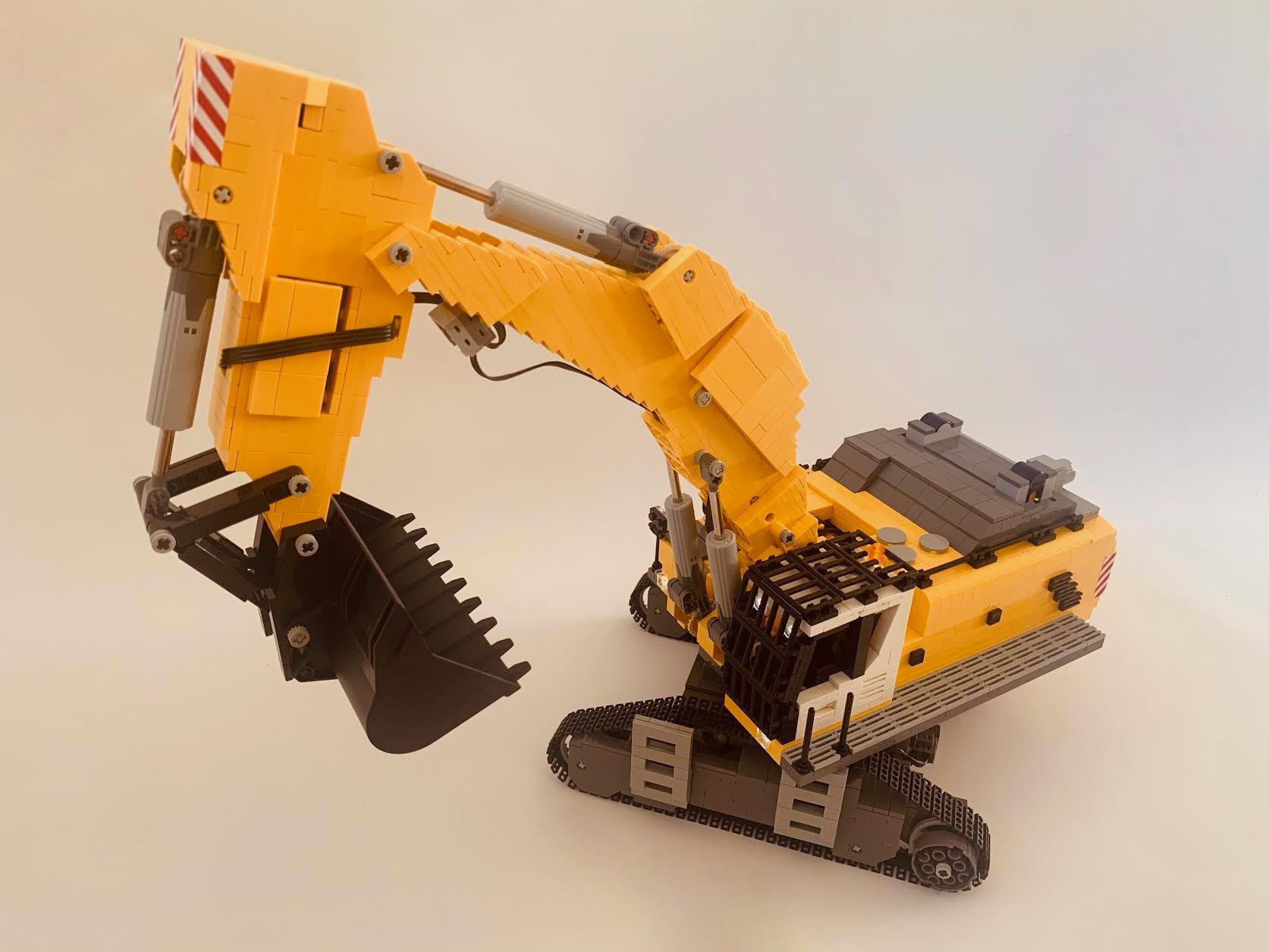 [MOC] Liebherr R 980 Excavator 125 motorized lego