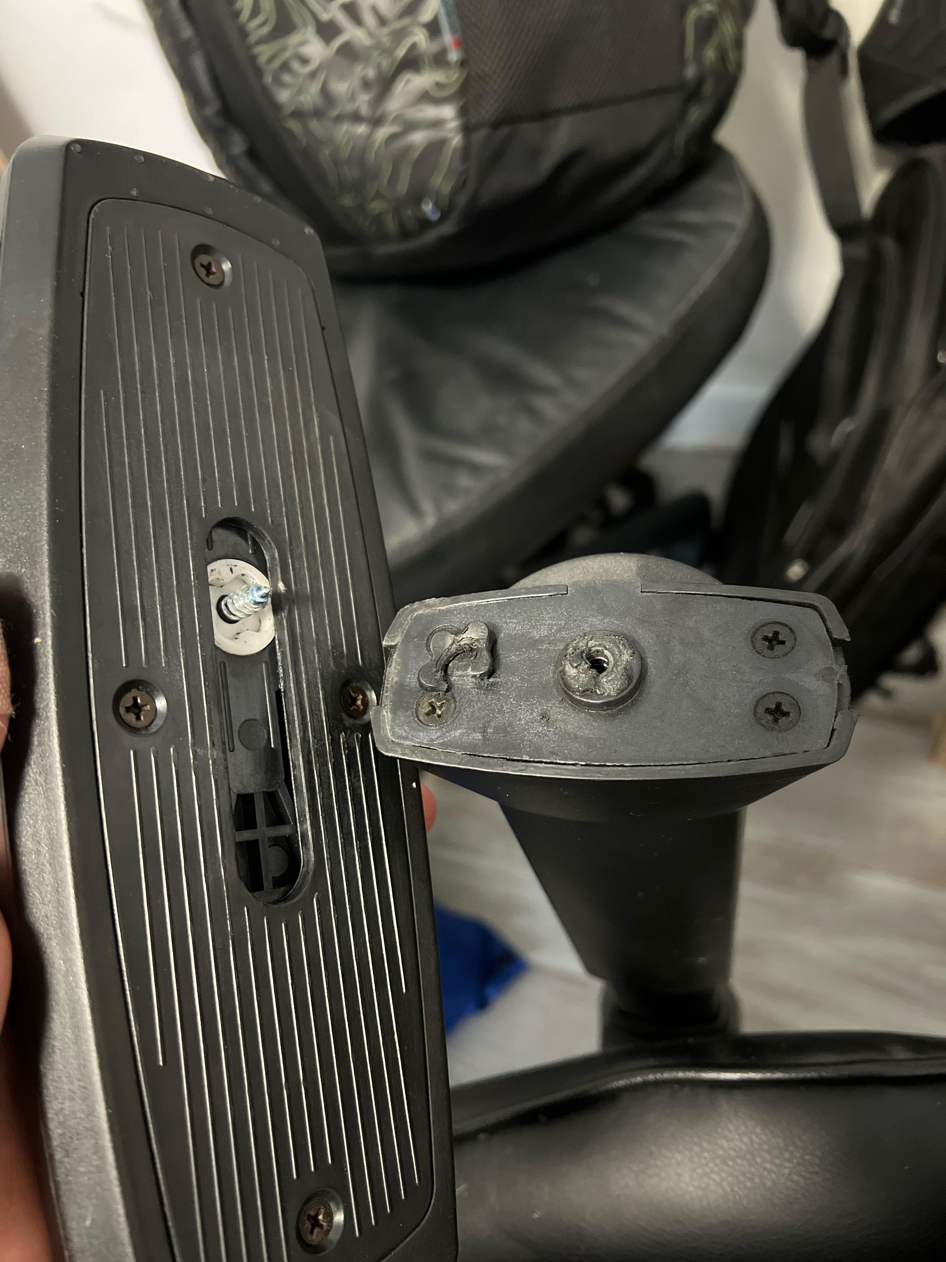 Does anybody know how to fix this? r/gamingchairs
