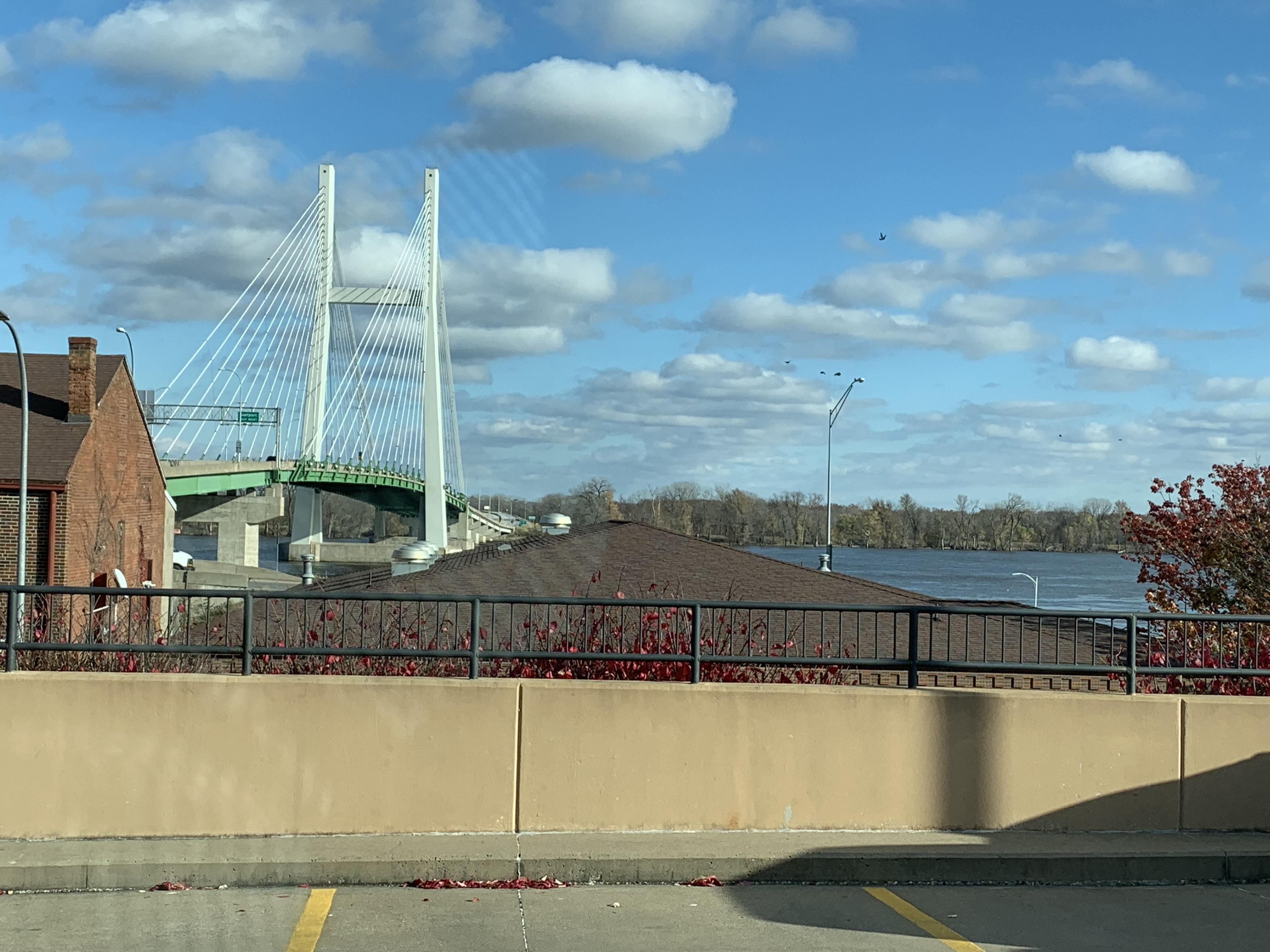The US34 bridge across the Mississippi at Burlington today. OC. r/Iowa