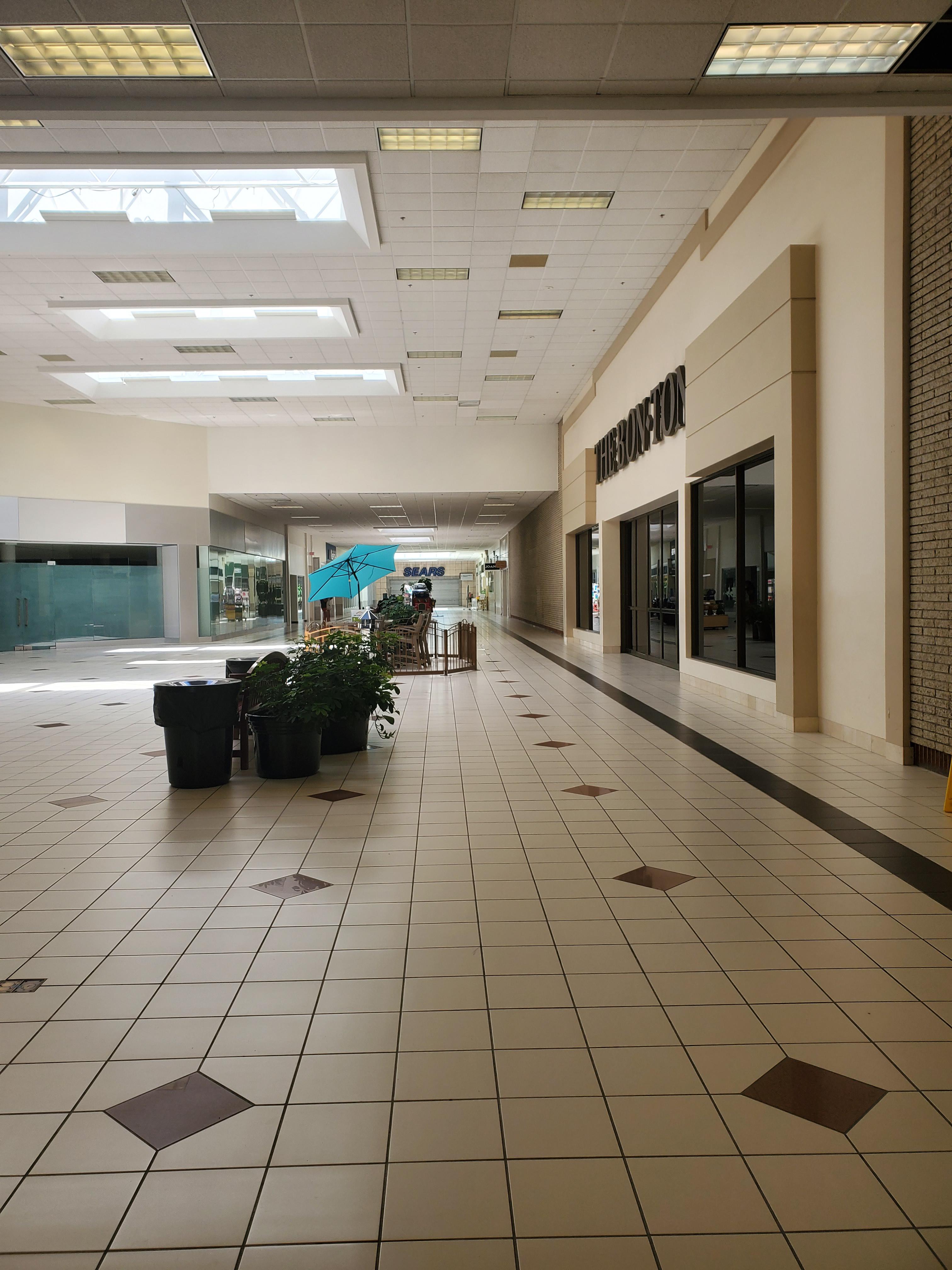 Grand Traverse Mall, Traverse City, MI deadmalls