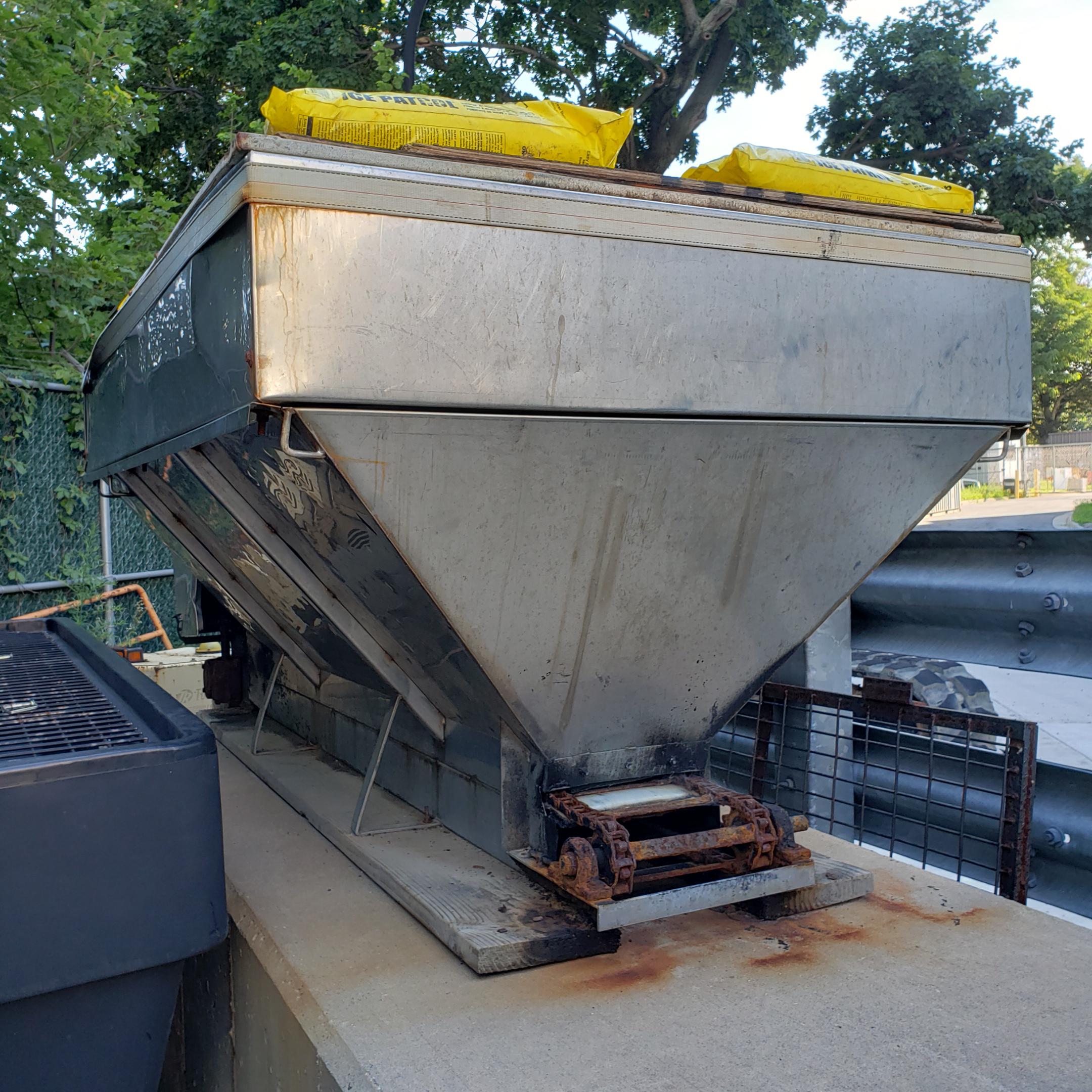 CFT bin idea for you large scale wormers r/Vermiculture