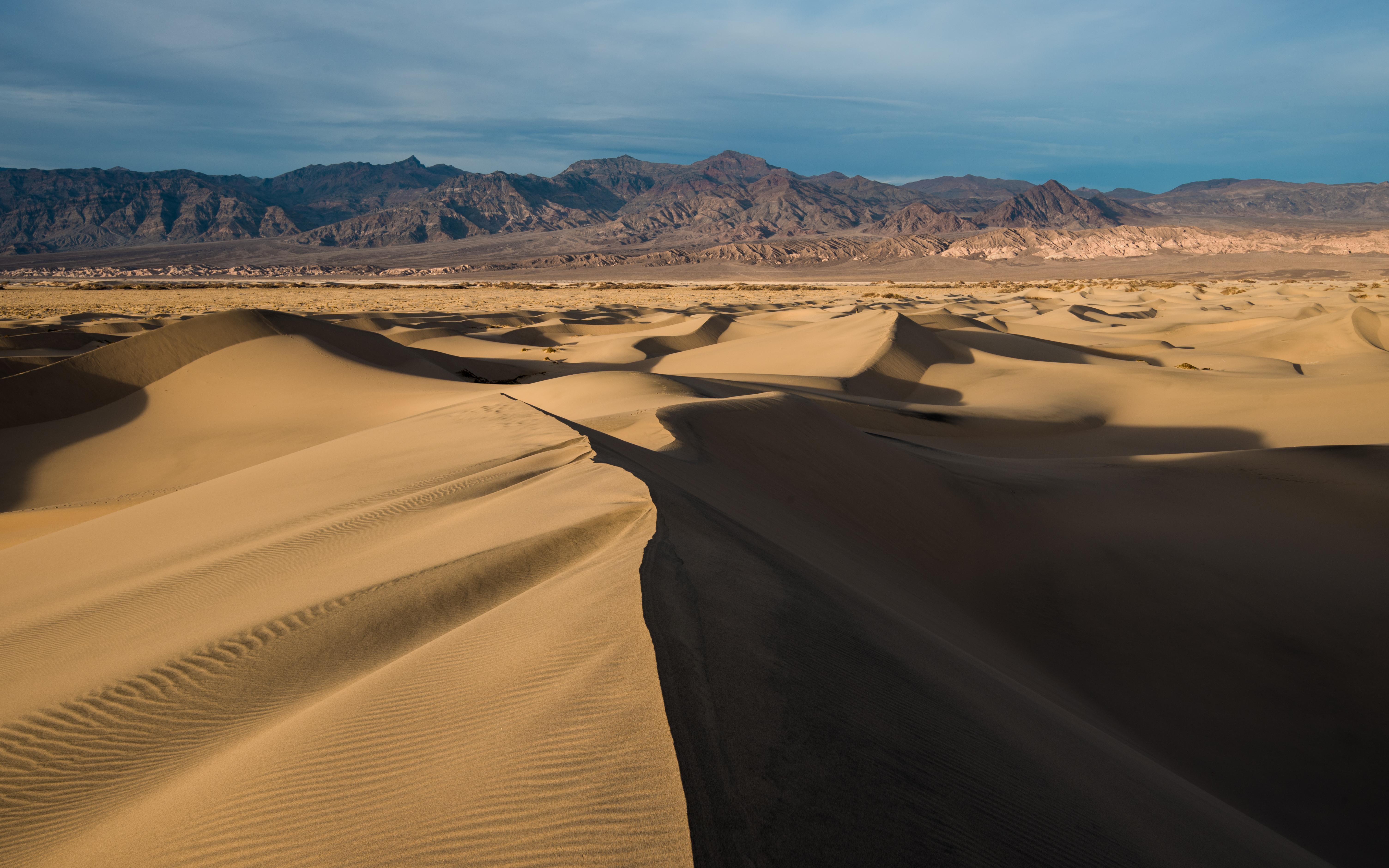 Mesquite Flat Sand Dunes. Death Valley National Park. [OC][6016x3760