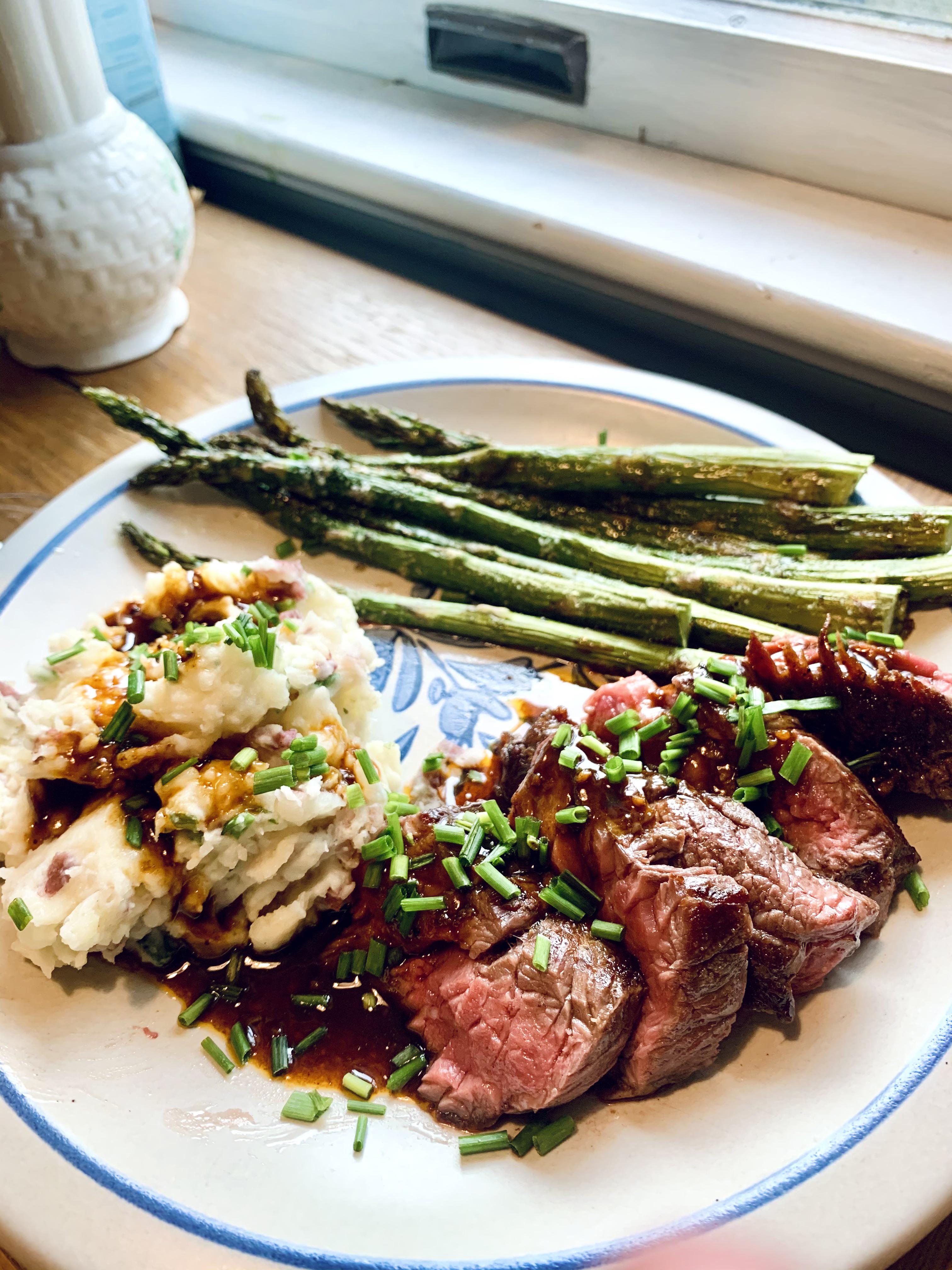 Bavette Steak & Roasted Garlic Pan Sauce r/hellofresh