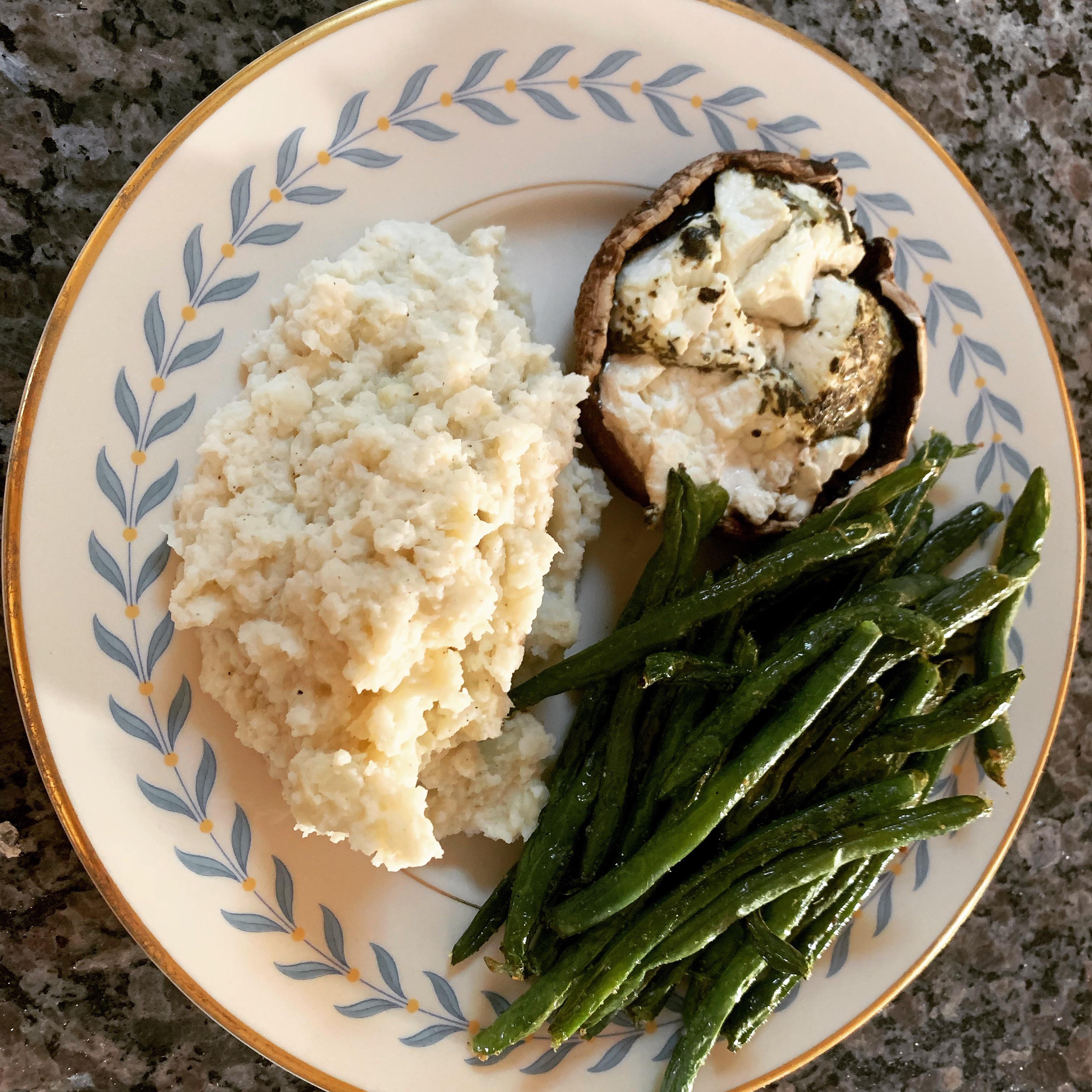 Portobello with goat cheese, green beans, and mashed cauliflower r/vegetarianketo