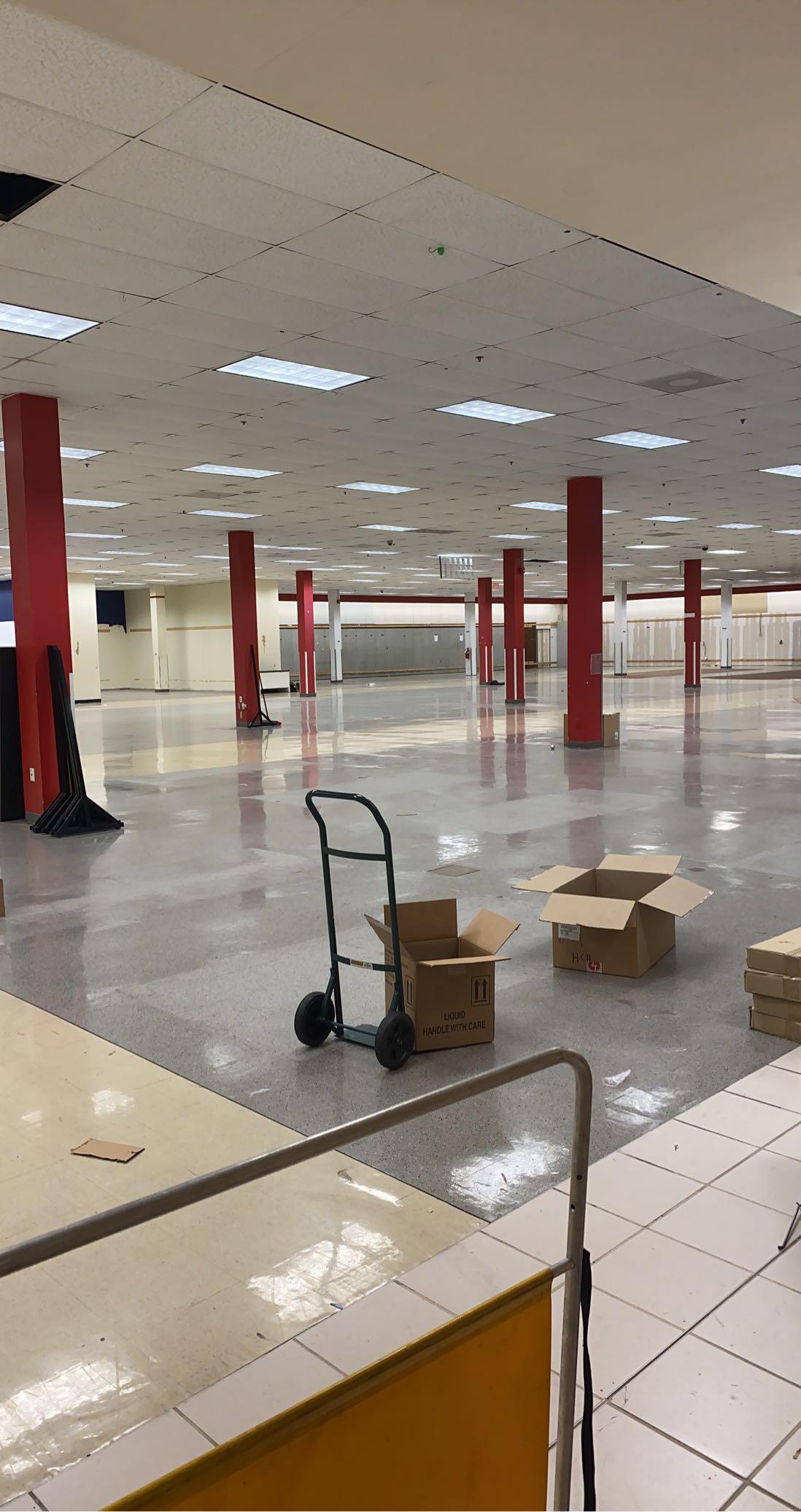 Old sears.Town center mall Marietta,GA. [OC] r/LiminalSpace