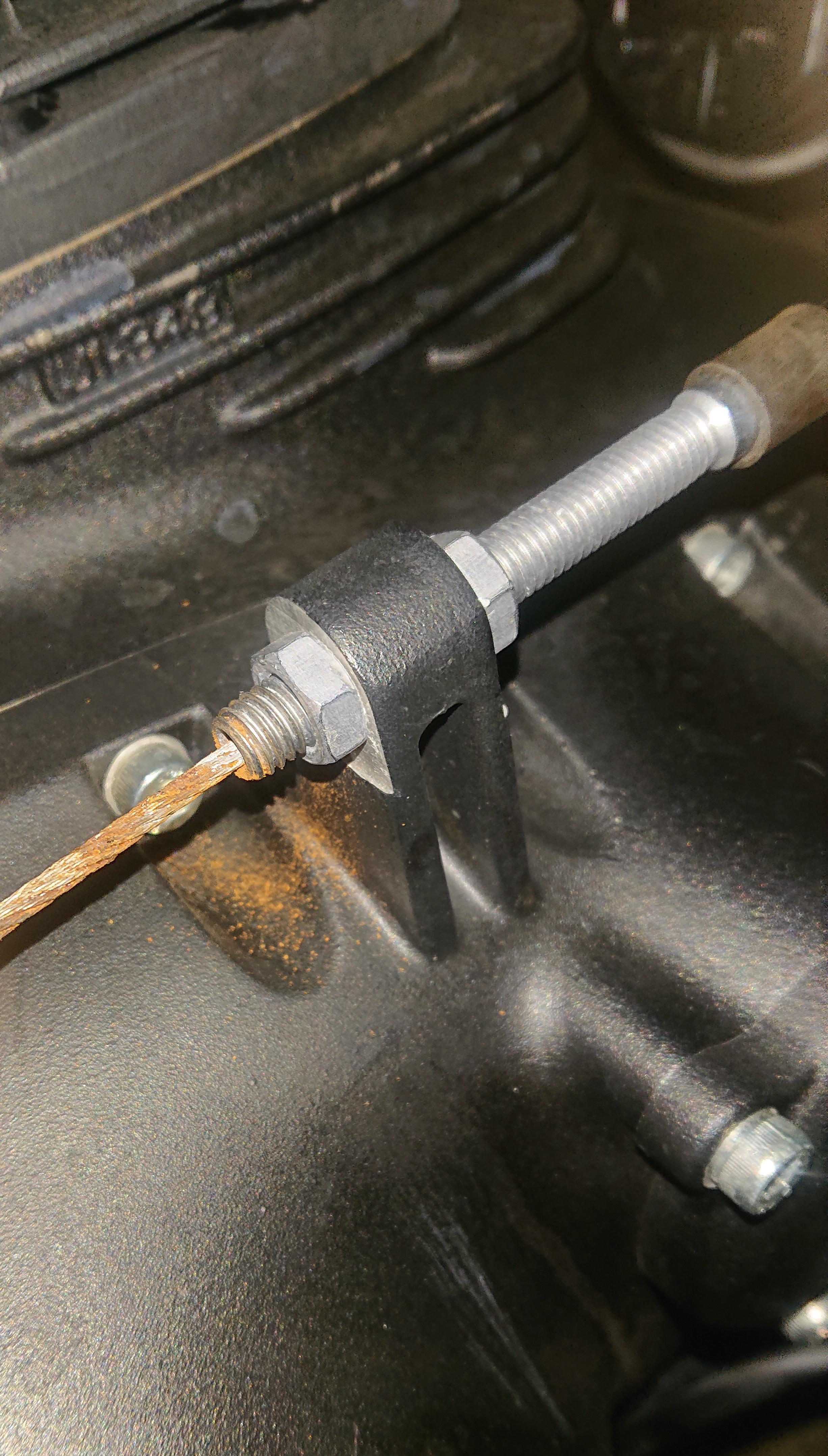 It's been a week since I bought the Classic 350. clutch cable rusted