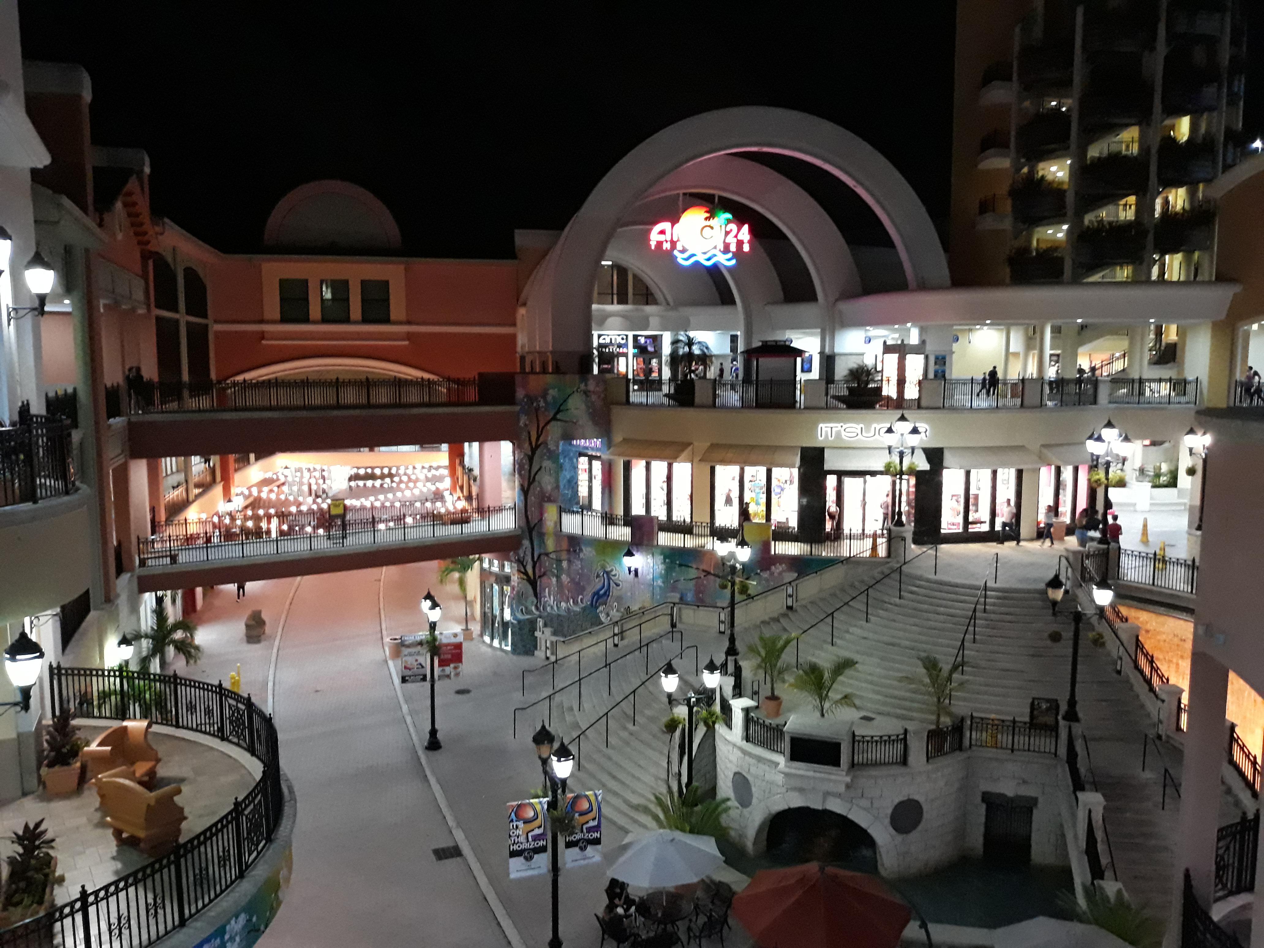 The dying outdoor mall, Shops at Sunset Place, in Miami deadmalls