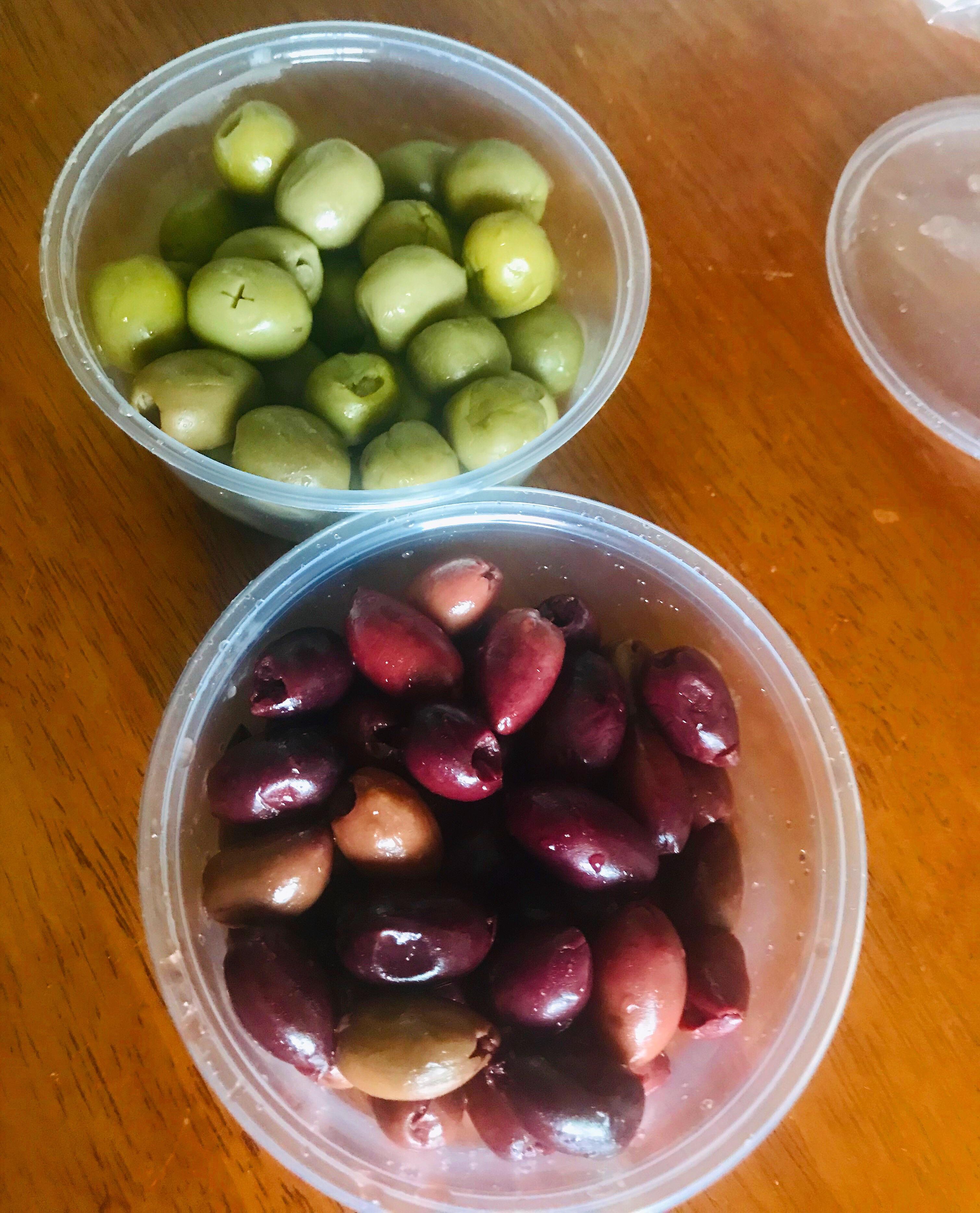 Olives make for an effortless, low calorie snack. r/safe_food