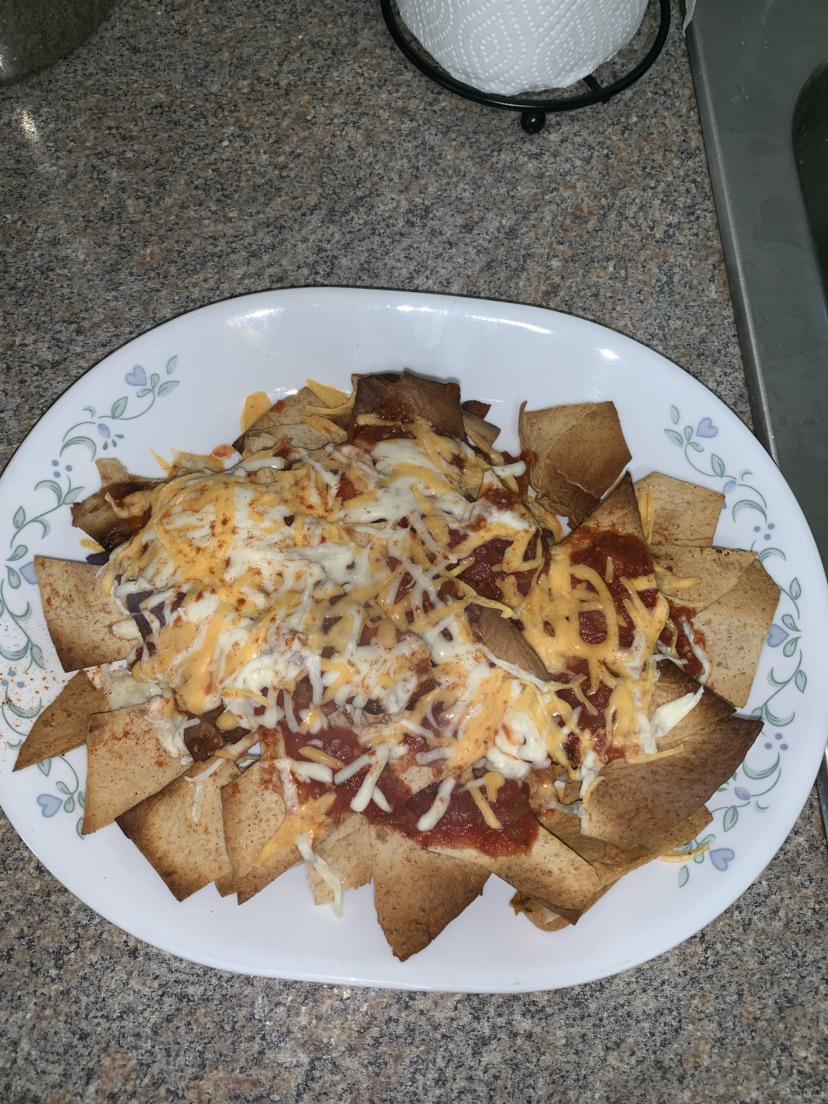 A little under 500 calories for a massive plate of nachos. r/Volumeeating