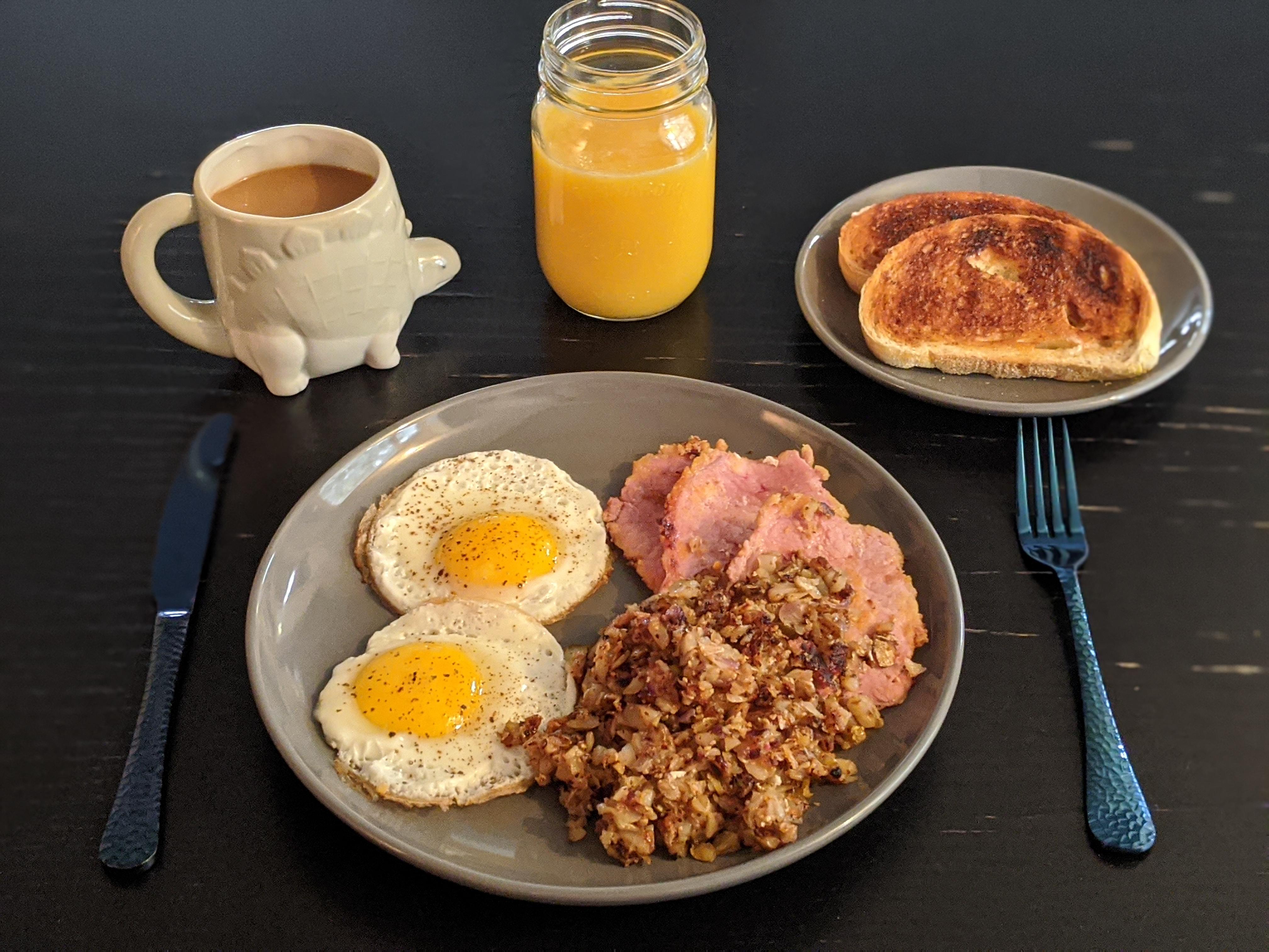 [Homemade] Bacon, Eggs and Hash Cooked in Cast Iron Pan r/food