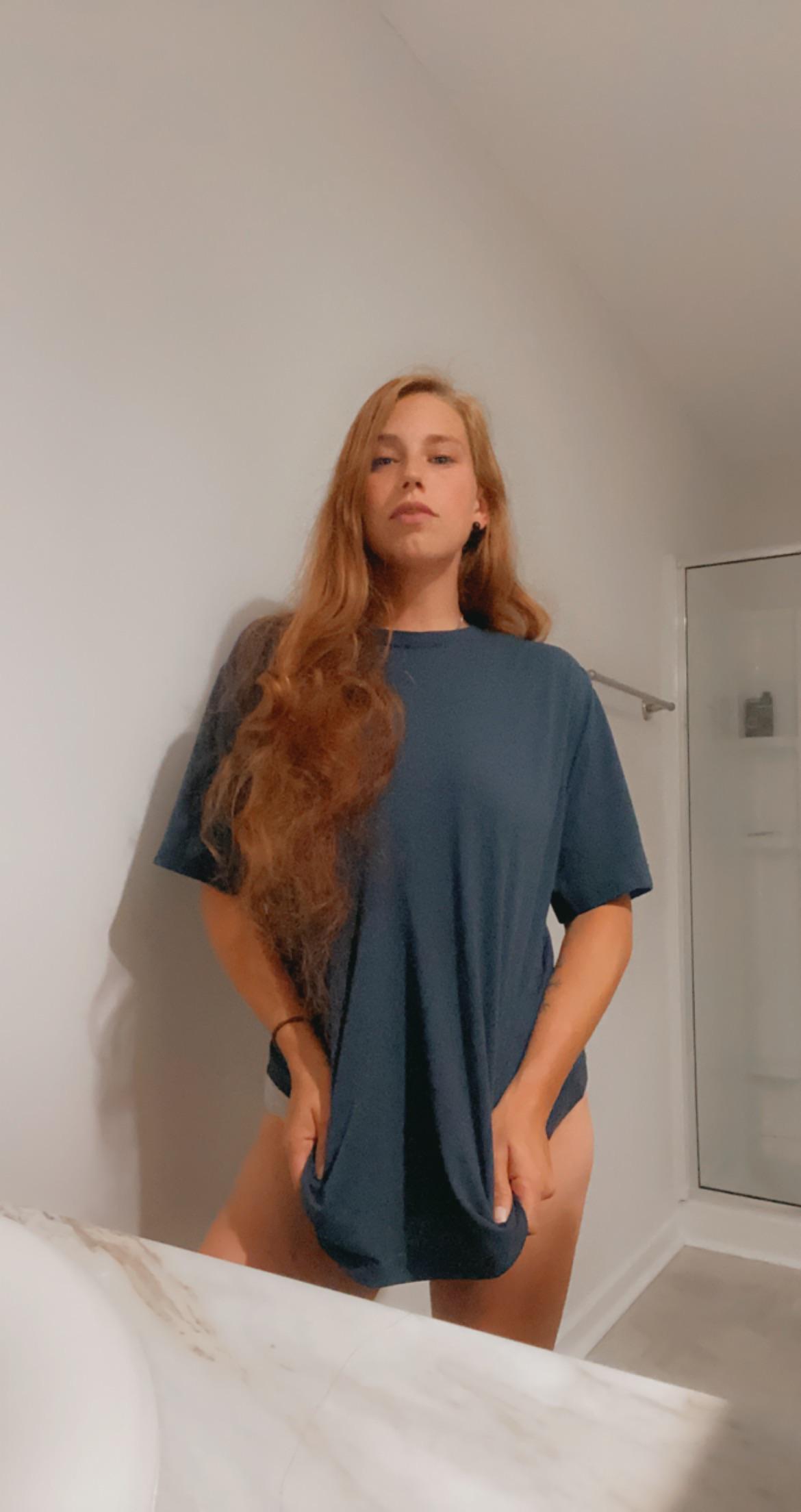 Do we like t shirts and panties? 😘 r/maturemilf