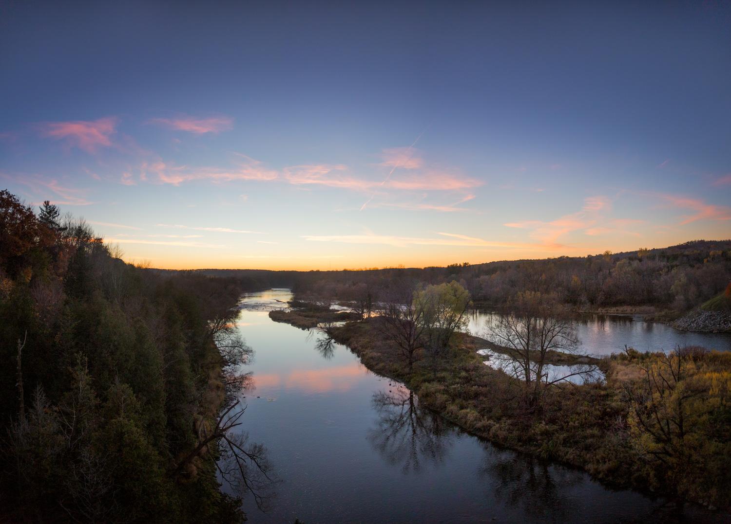 Last night's sunset over the Grand River, Glen Morris, Canada [OC