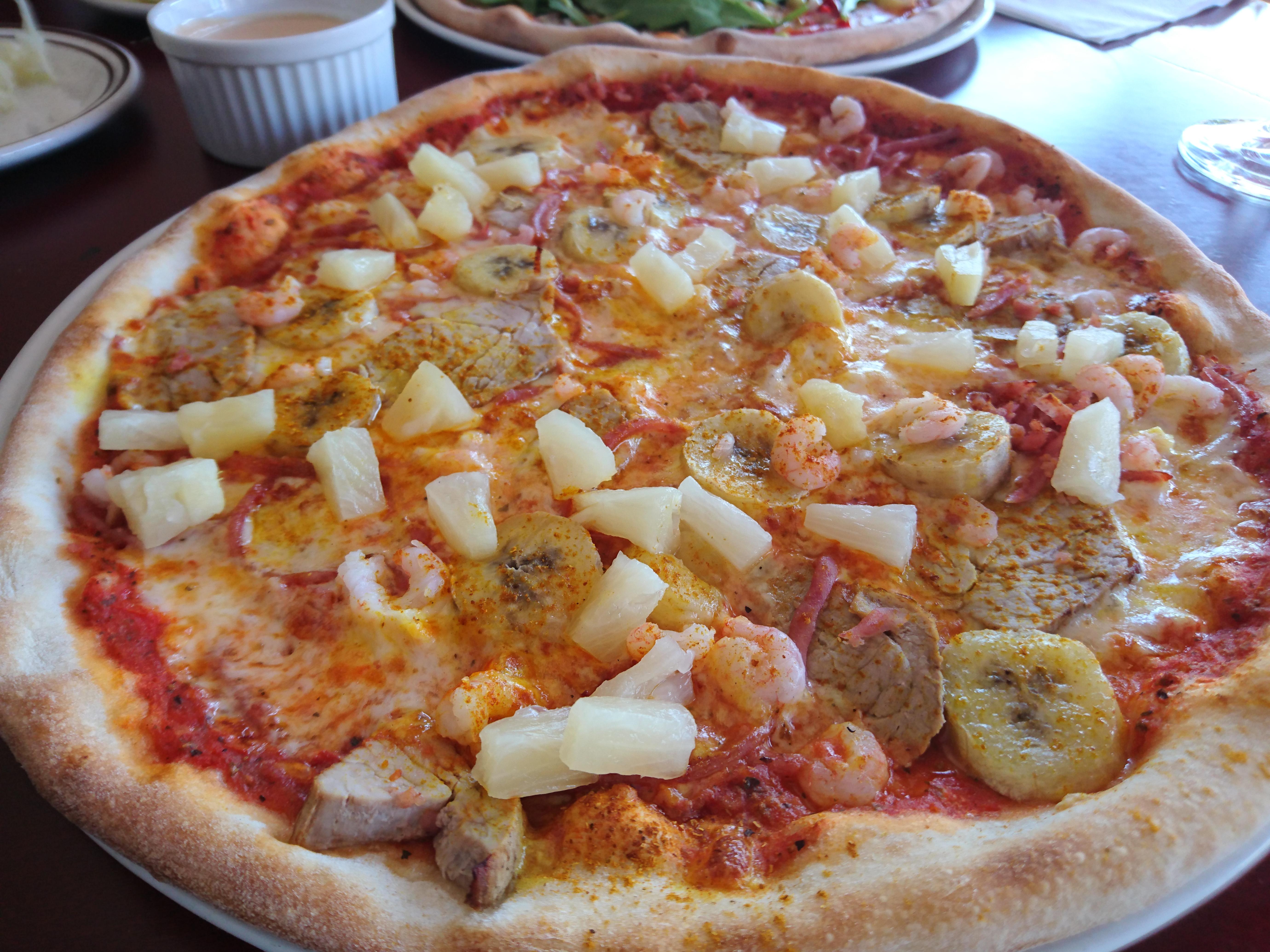 Pizza swedish style Ham, pork, prawn, pineapple and banana lightly