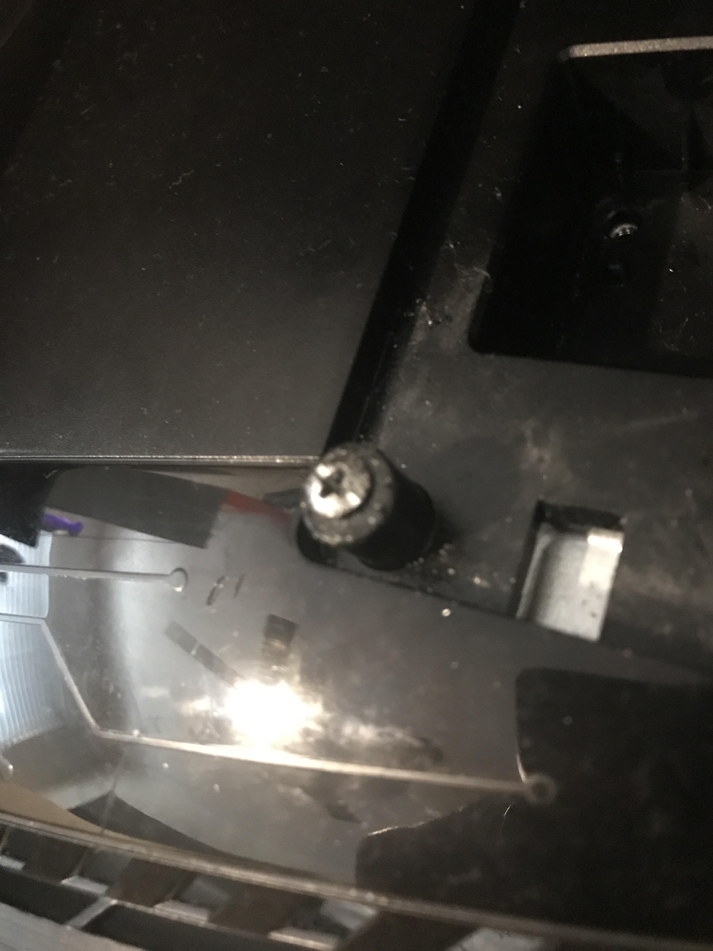 Spinning screw that wont come out, i dont know what to do r/Monitors