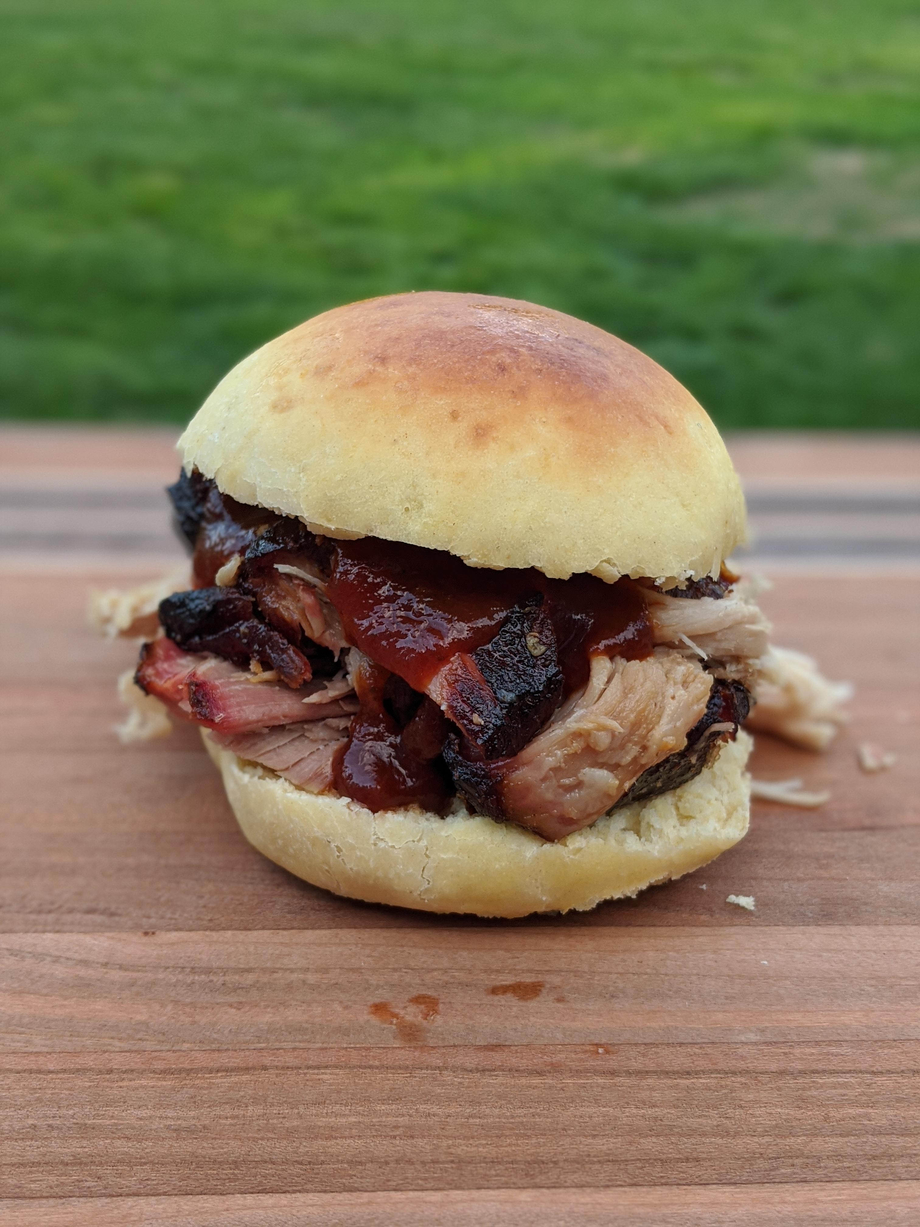 [Homemade] Cherry wood smoked pulled pork with homemade bun r/food