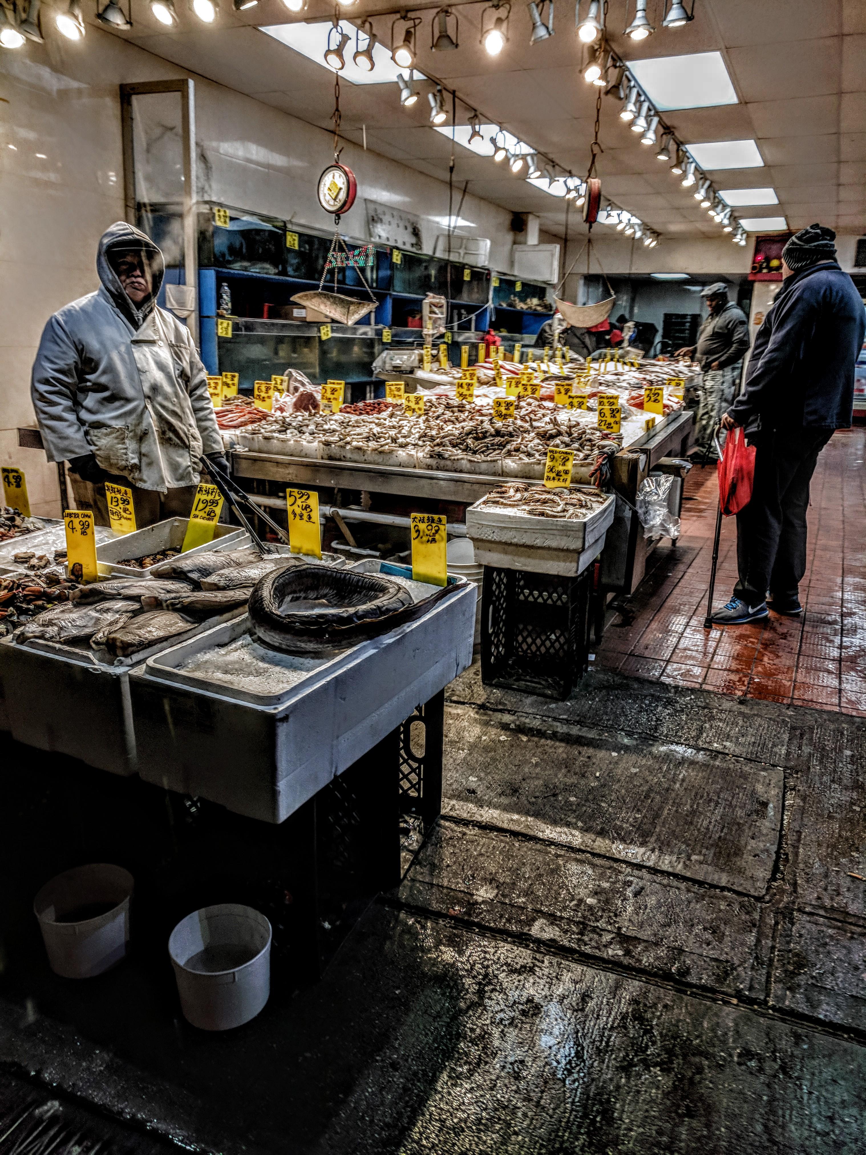 Fish market at the end of the night, Chinatown NYC. r/pics