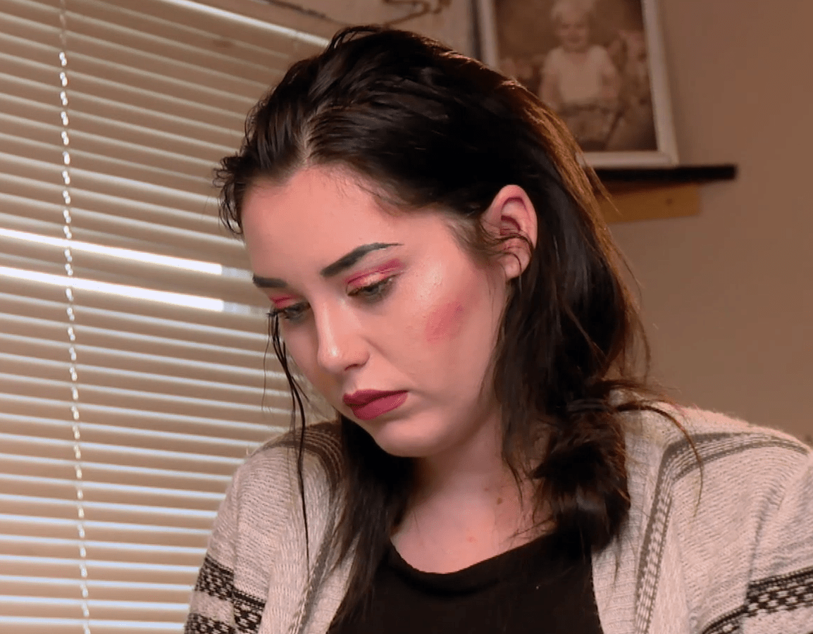 I'm no makeup artist myself but.... WTF is this? r/90dayfianceuncensored