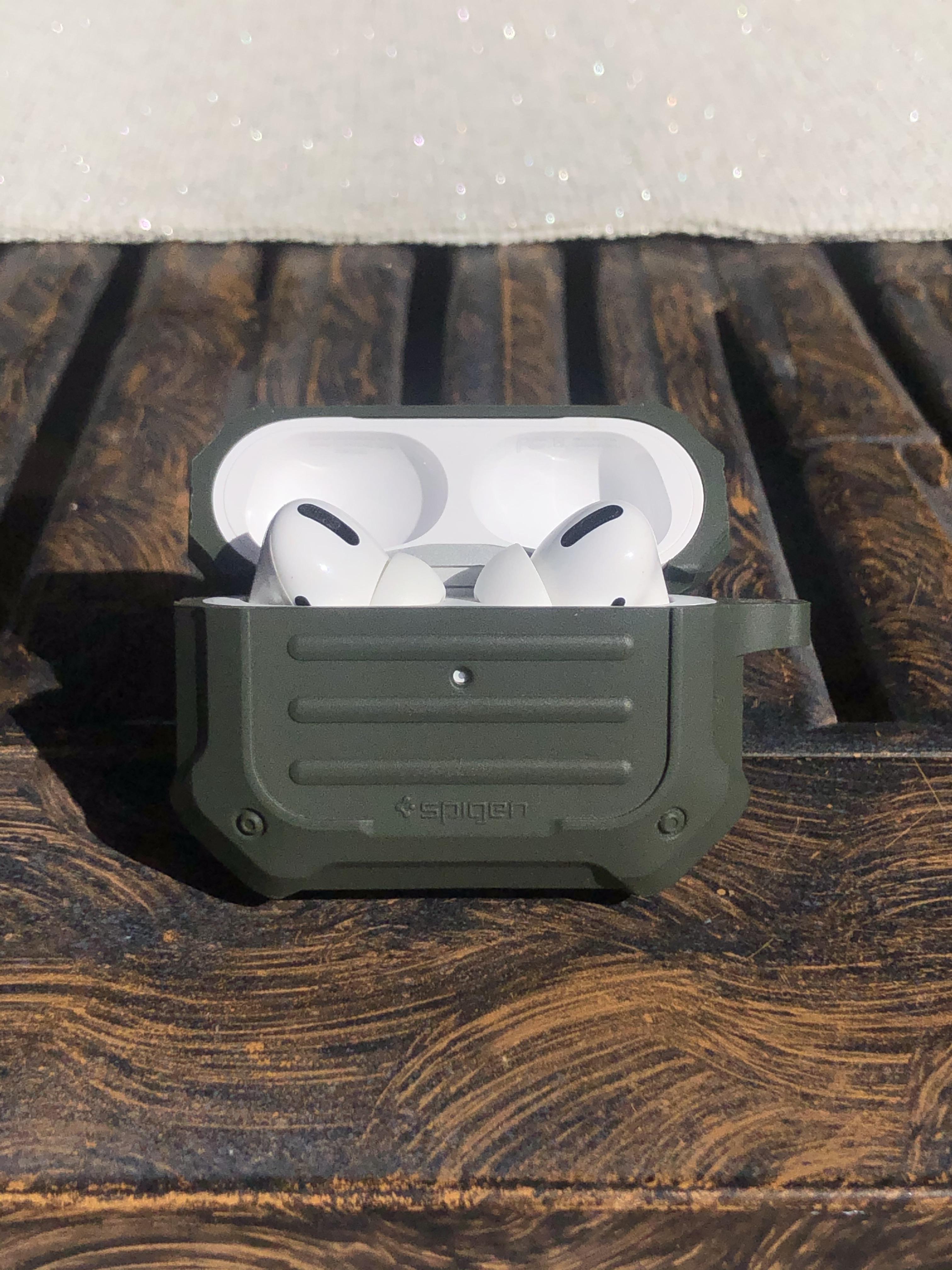 SPIGEN TOUGH ARMOUR CASE r/AirpodsPro