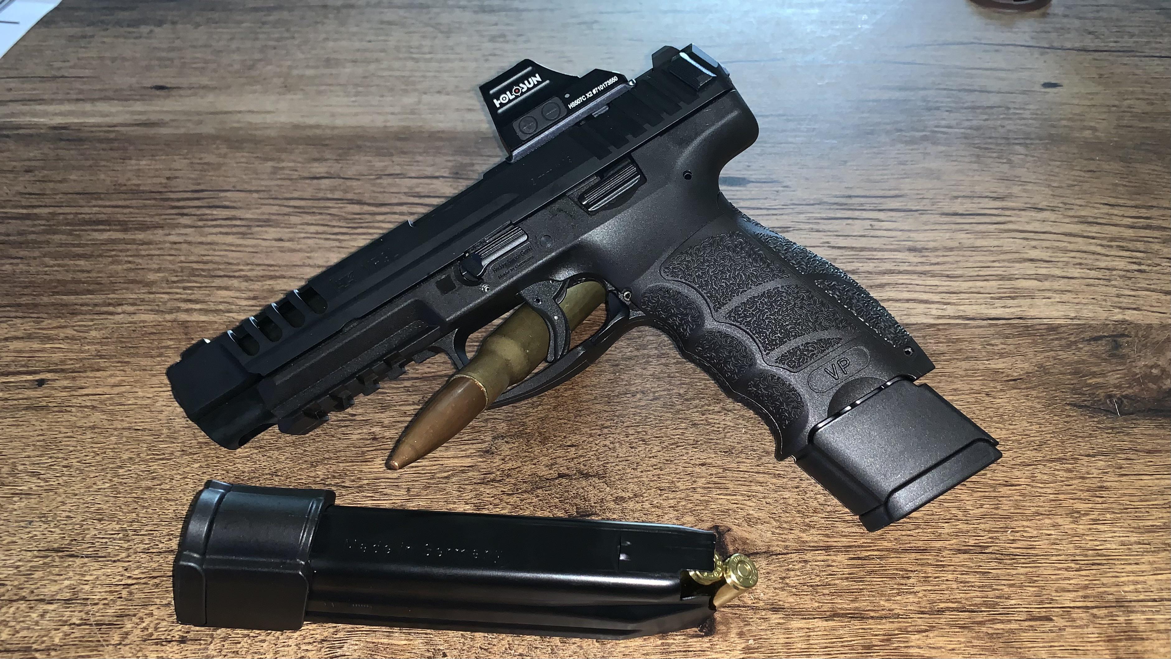 Newest Addition to the family. HK VP9L CHPWS mounting plate, 507CX2 r