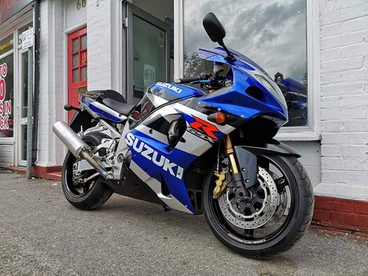 Just picked up my first gsxr 1000 and I think my blood now runs suzuki