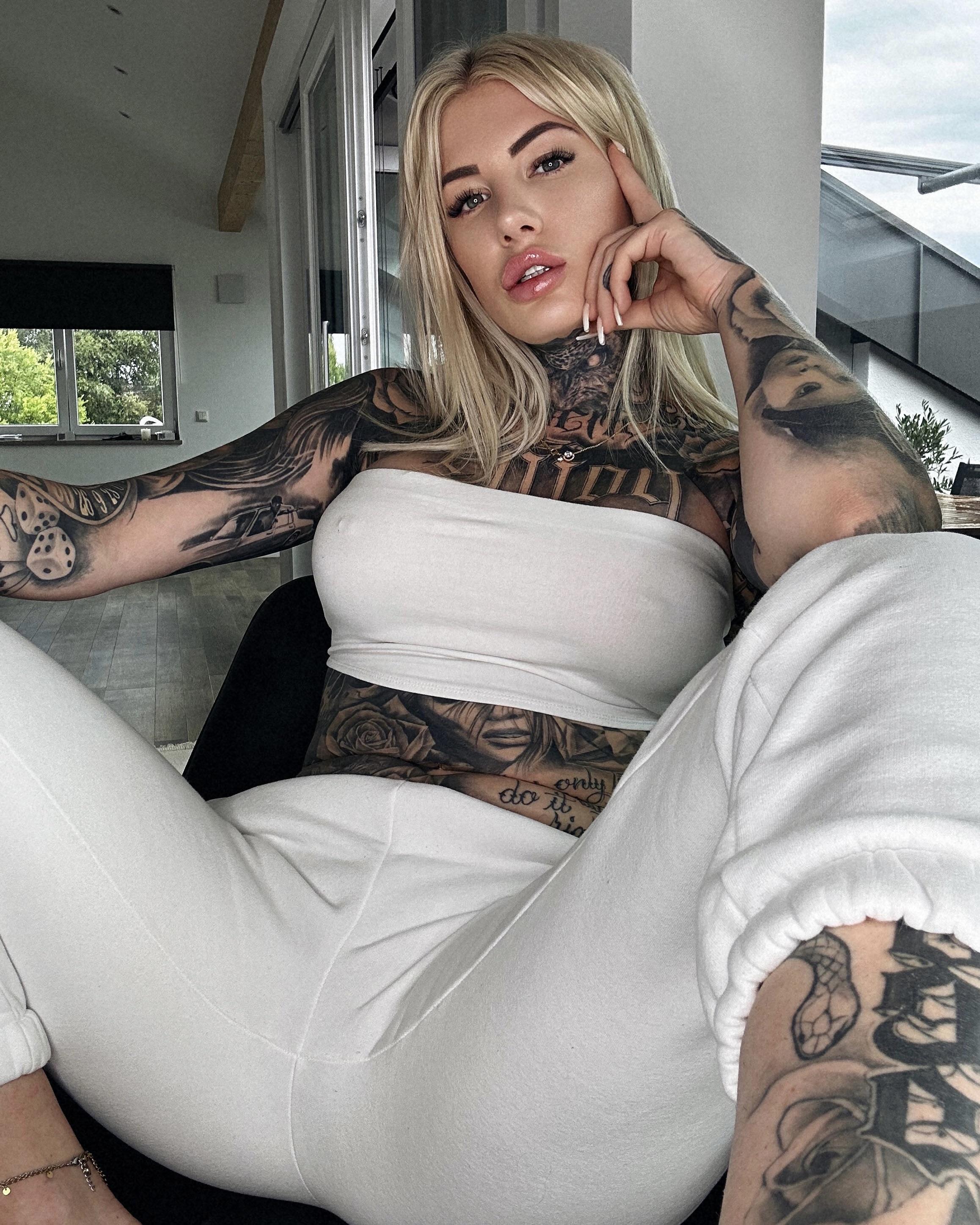 Gefalle ich dir auch in Jogginghose? 🩵 : u/vanessa_liberte