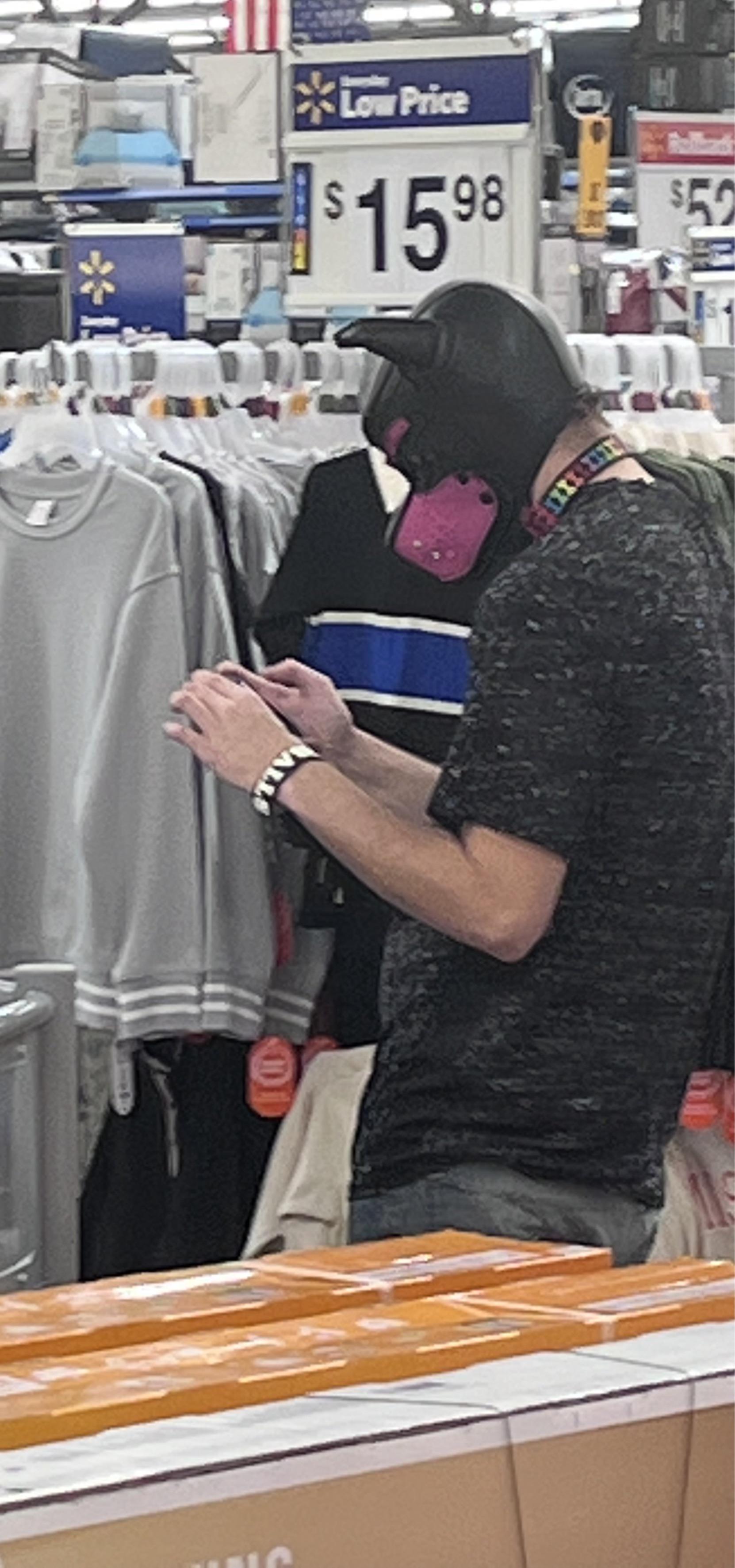 This isn’t the pets section r/peopleofwalmart