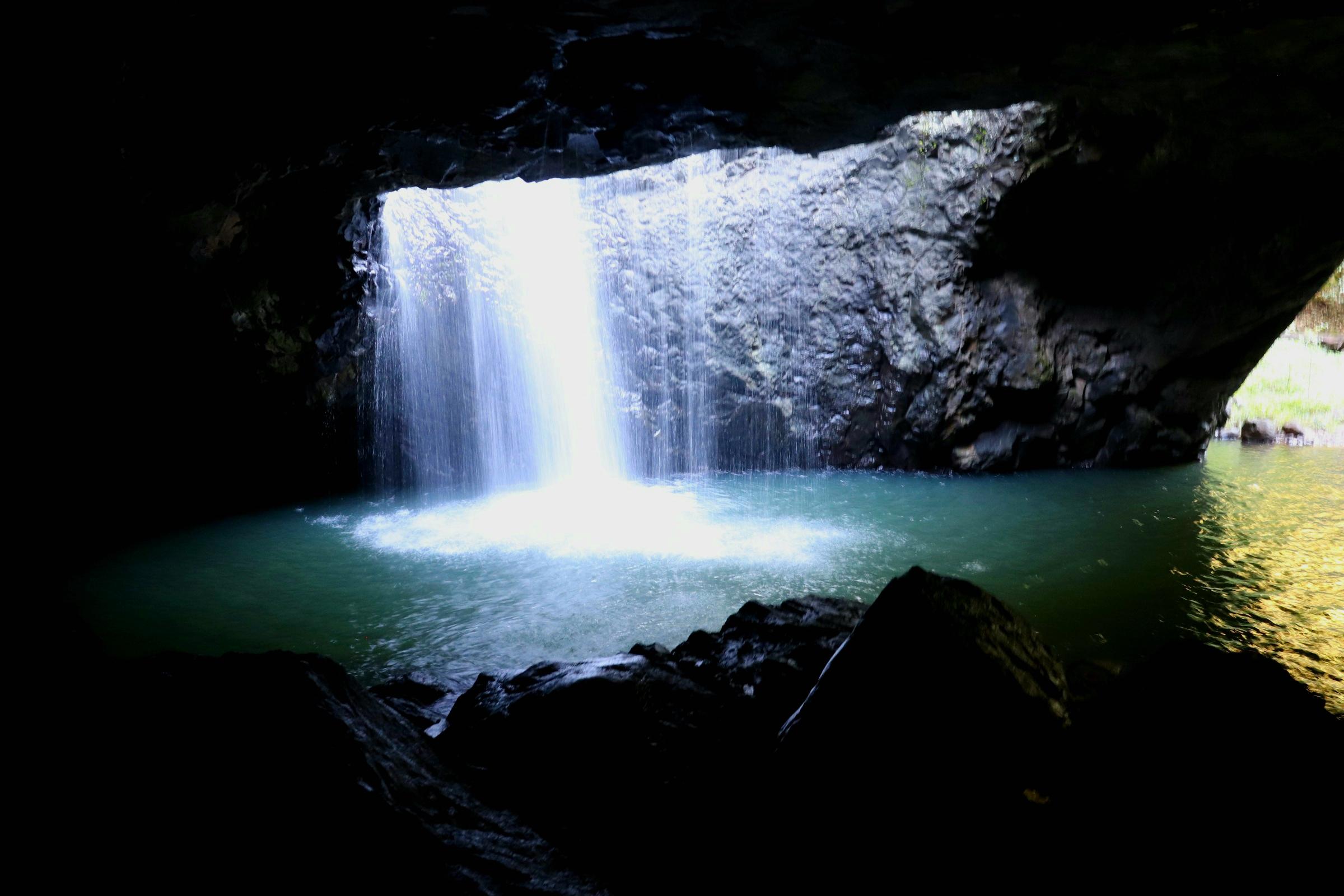 Natural Bridge Springbook, Queensland Australia [2400x1600] [OC] r