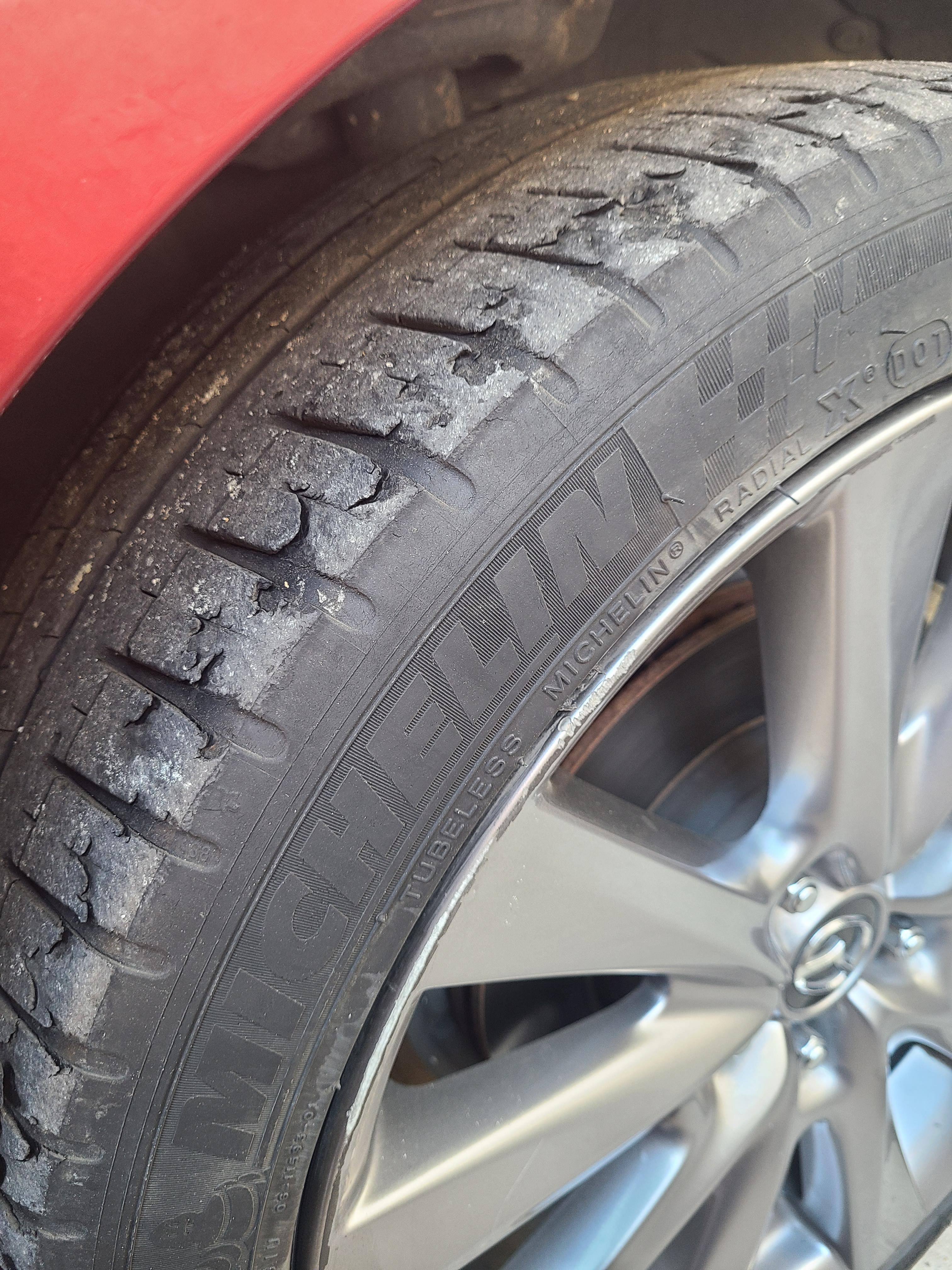 Is this "peeling" on the edges normal wear in pilot sport 3's or tires