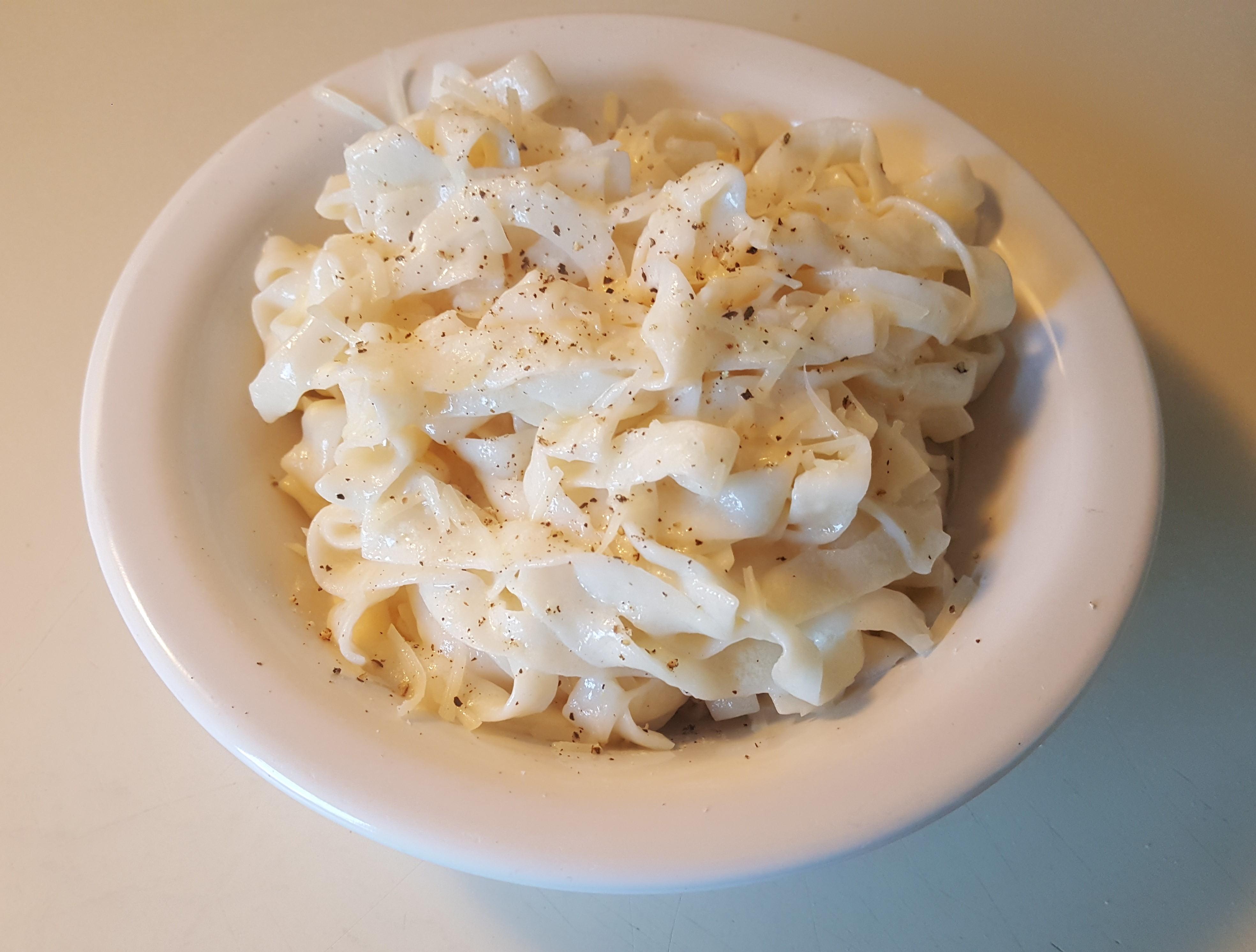 Fettuccine Alfredo Quick & easy! r/ketorecipes