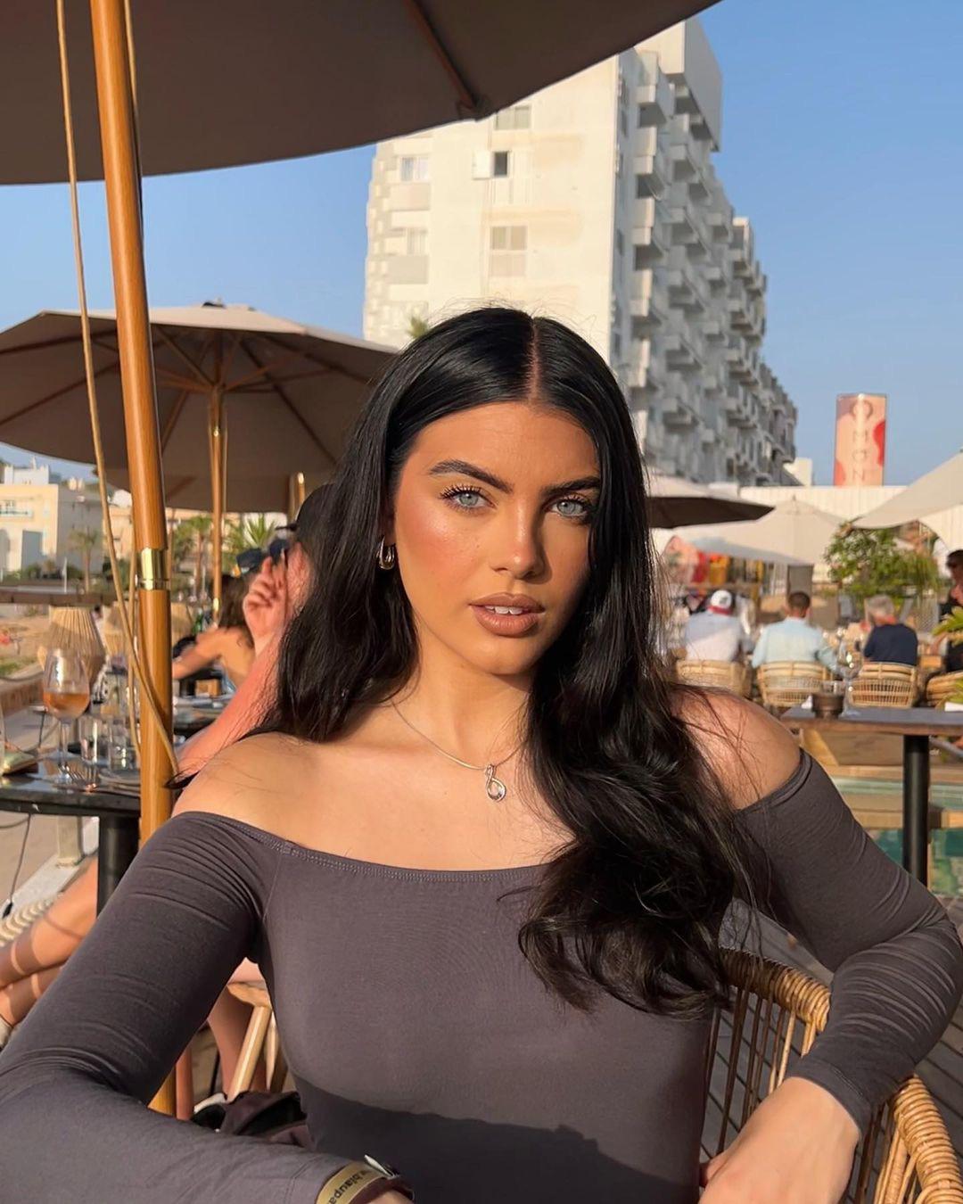 Chloe Taylor : PrettyGirls