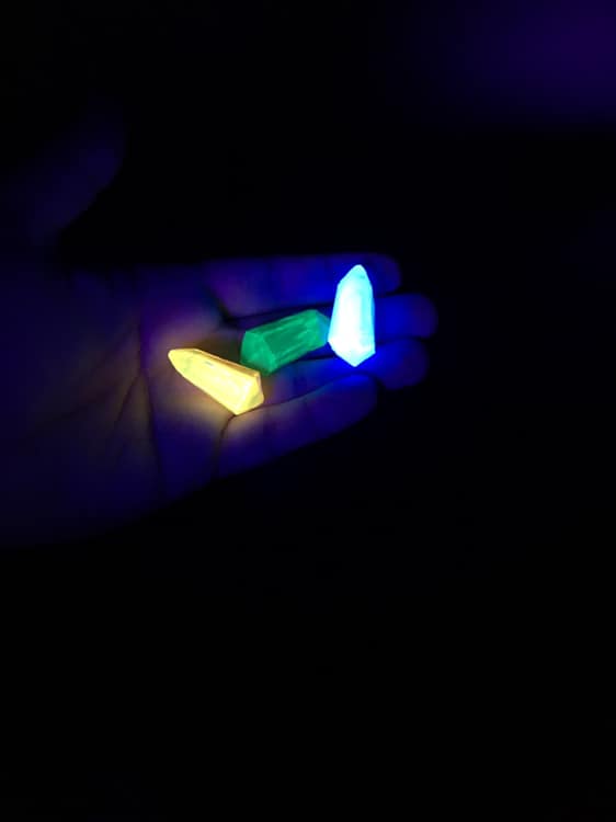 Kyber Crystals look really cool under black light r/GalaxysEdge
