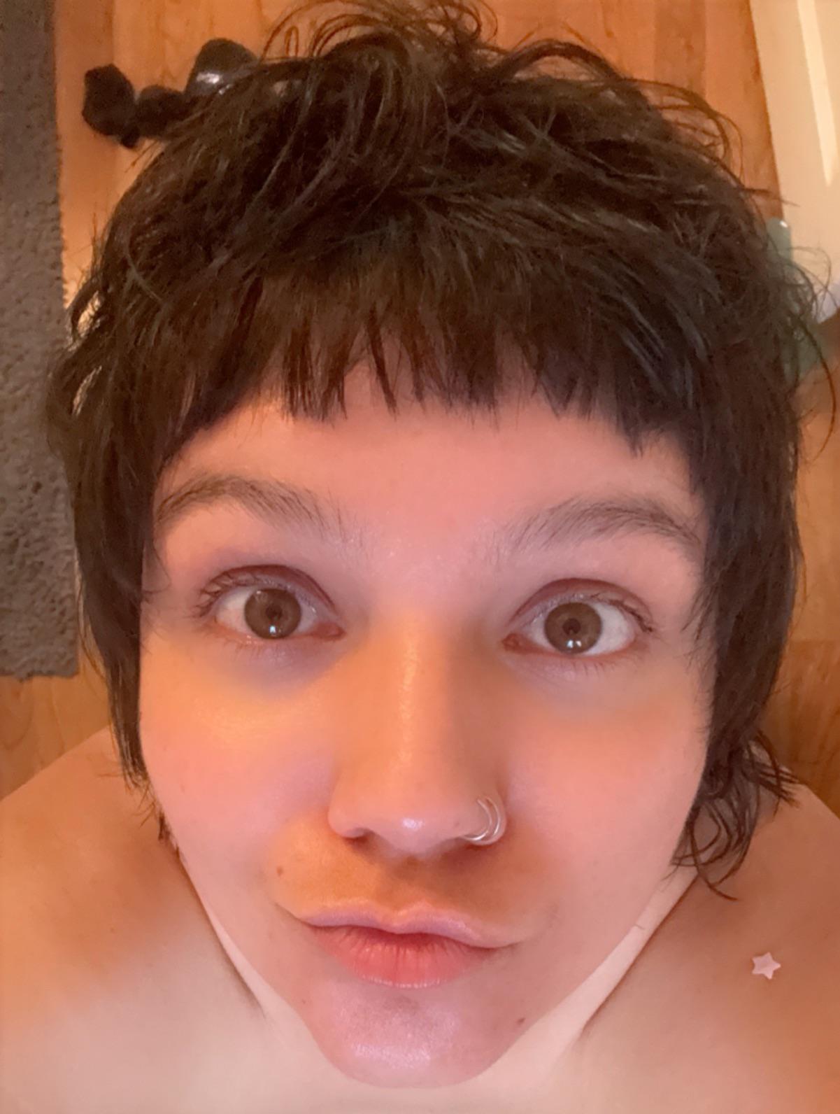 Snip snip, trimmed up the bangs : shorthairedhotties