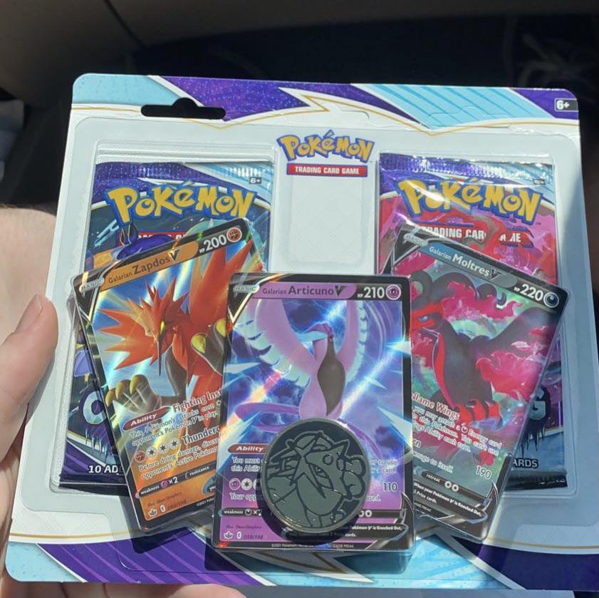 PokÃ©mon Center has shipped the error etb gift PokemonTCG