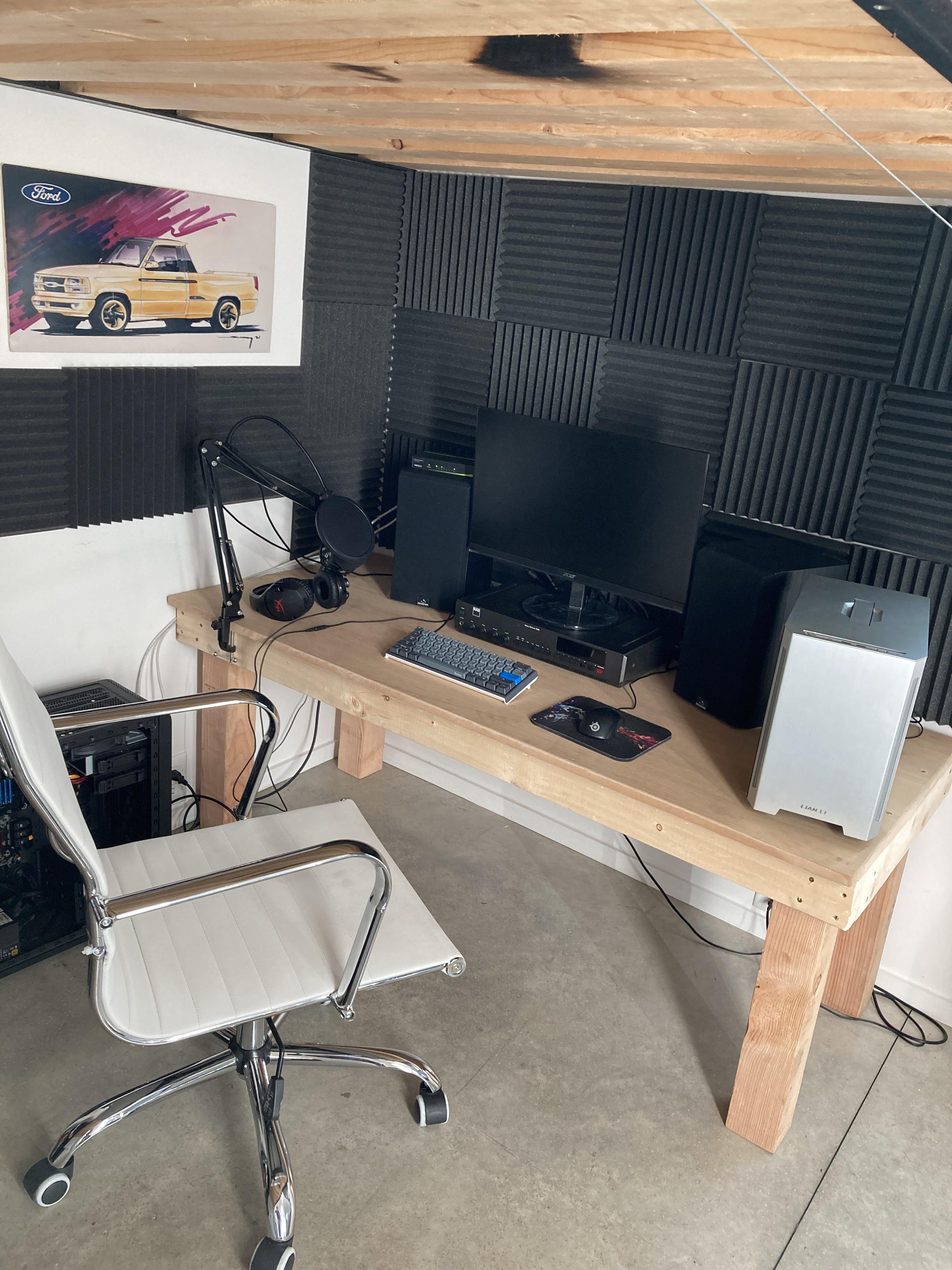 I see we’re doing homemade desks now. 90 low height desk setup below a