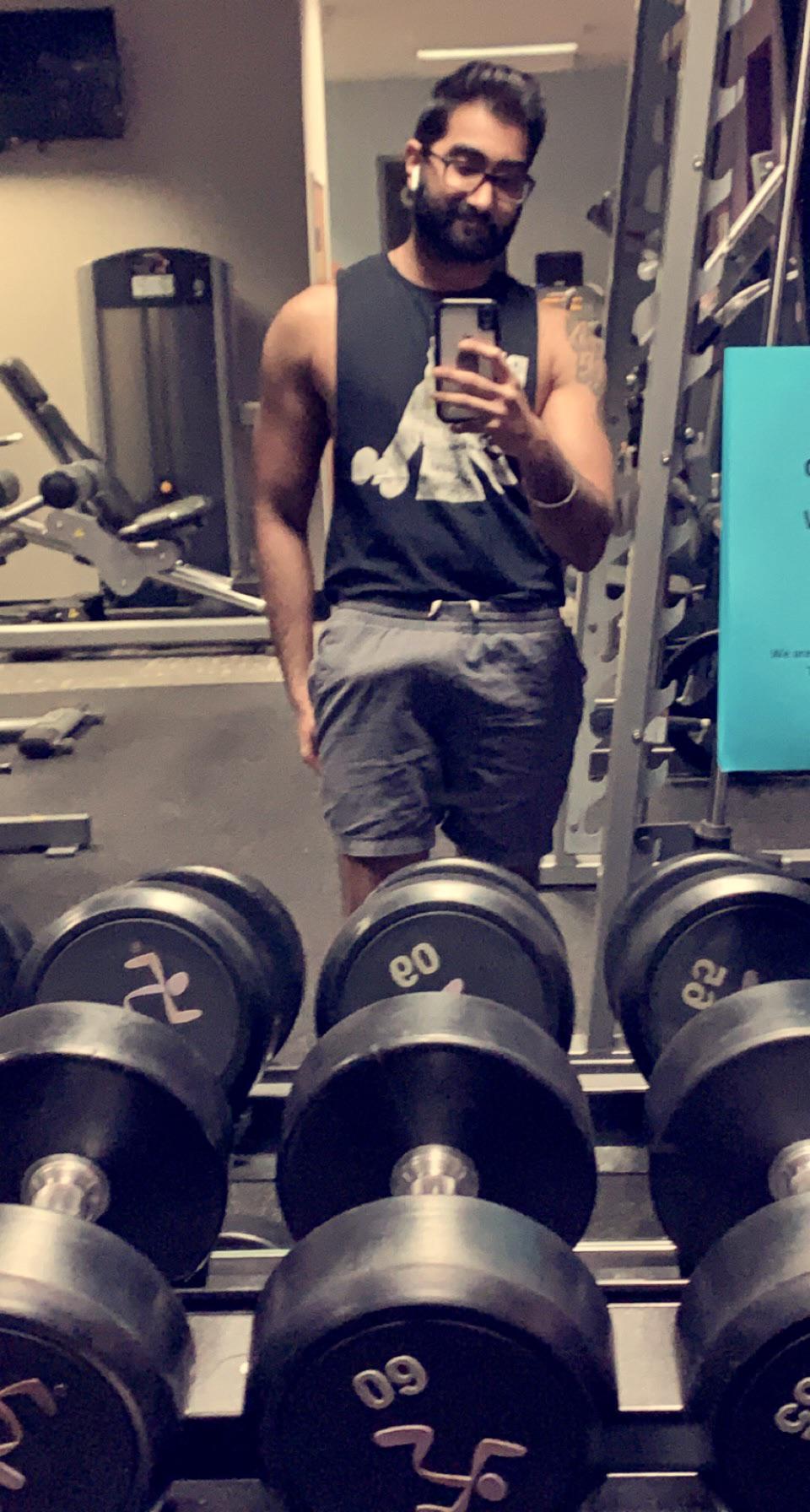 I enjoy wearing my tight shorts at the gym😮💪🏽 r/Bulges