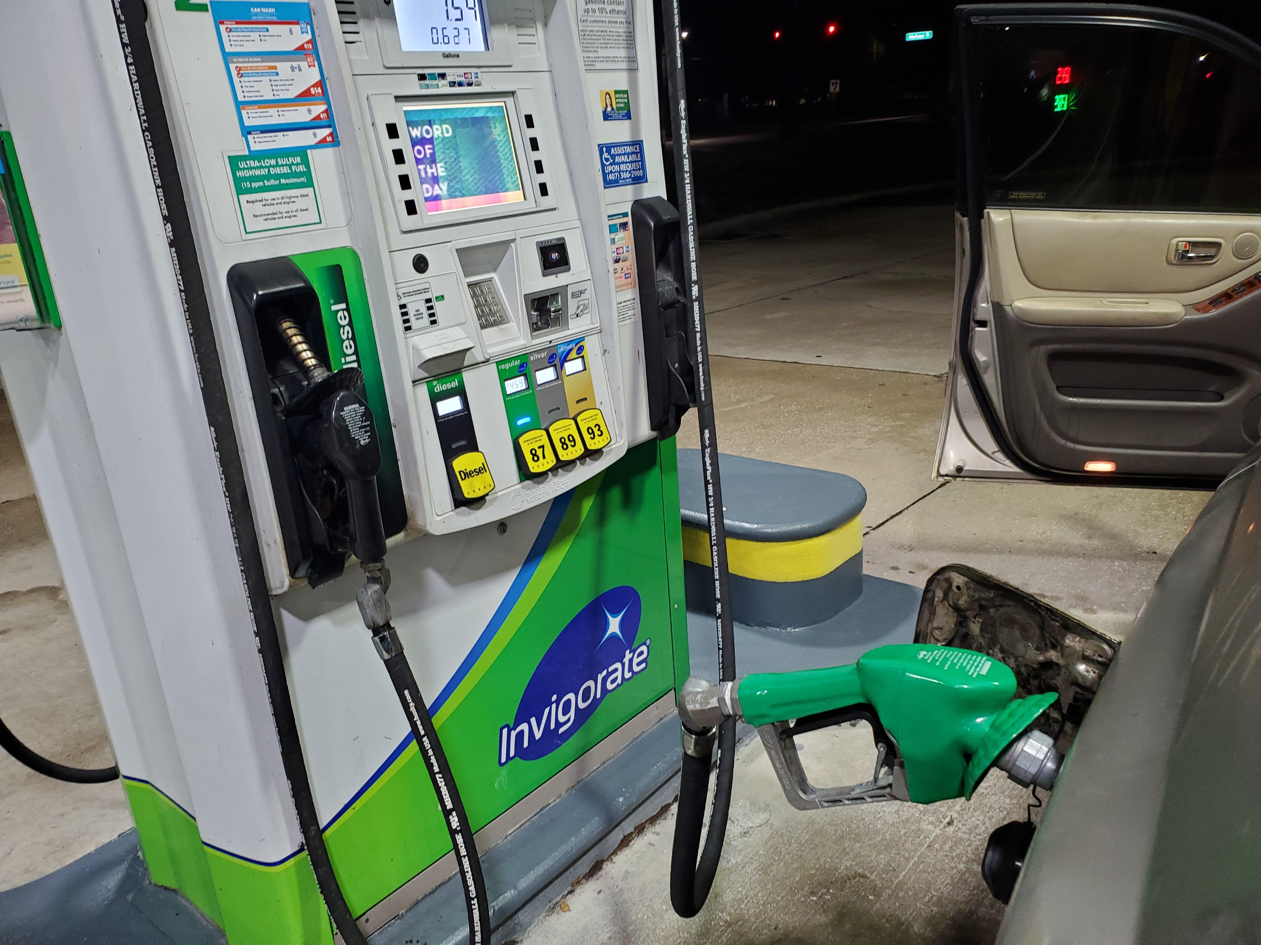 Gas pump is green while the diesel is black r/CrappyDesign