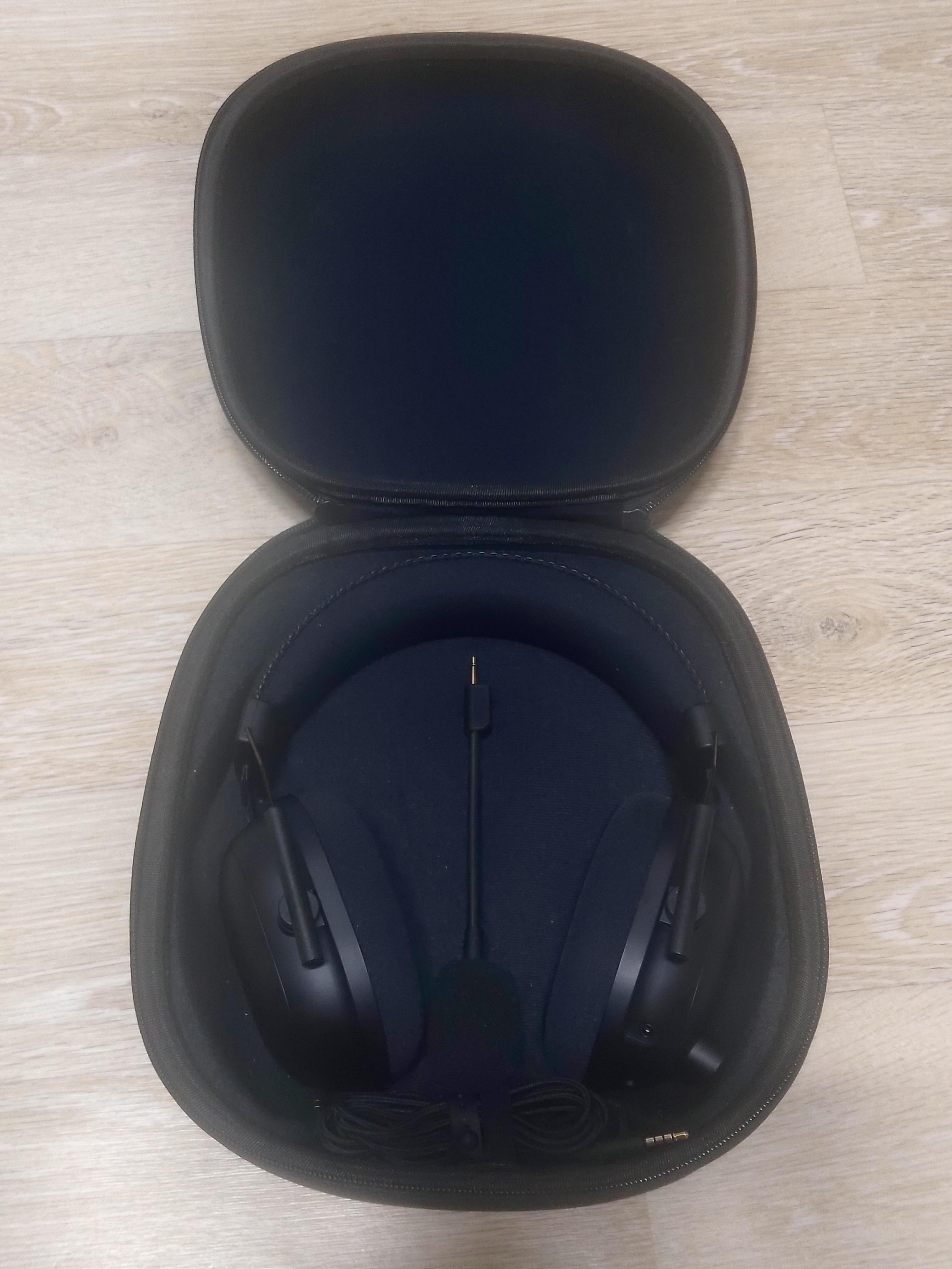 Blackshark V2 pro with Razer Headset Case r/razer