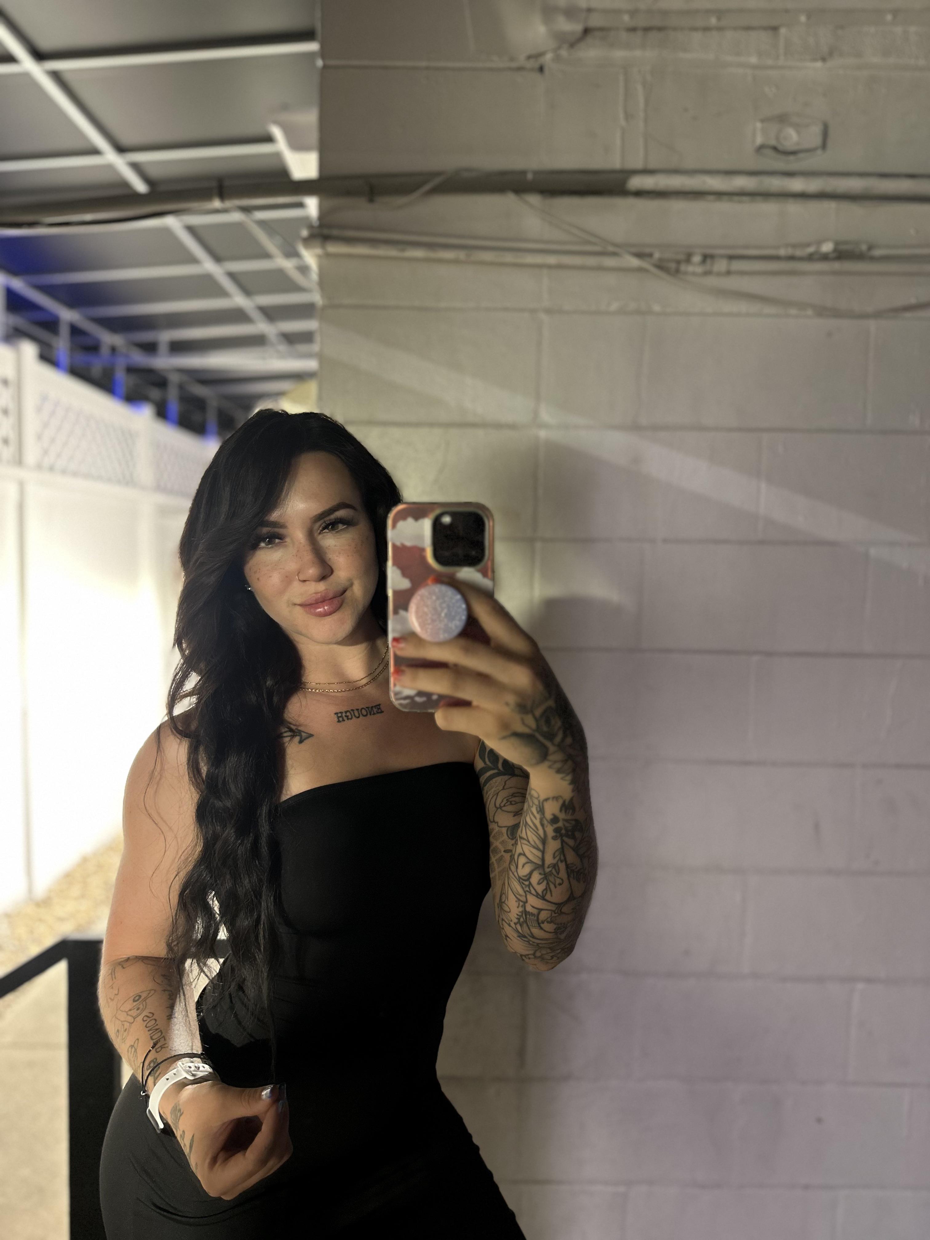 tatted brunette with a spunky personality? say less 🌶️💦 : TattooGirls