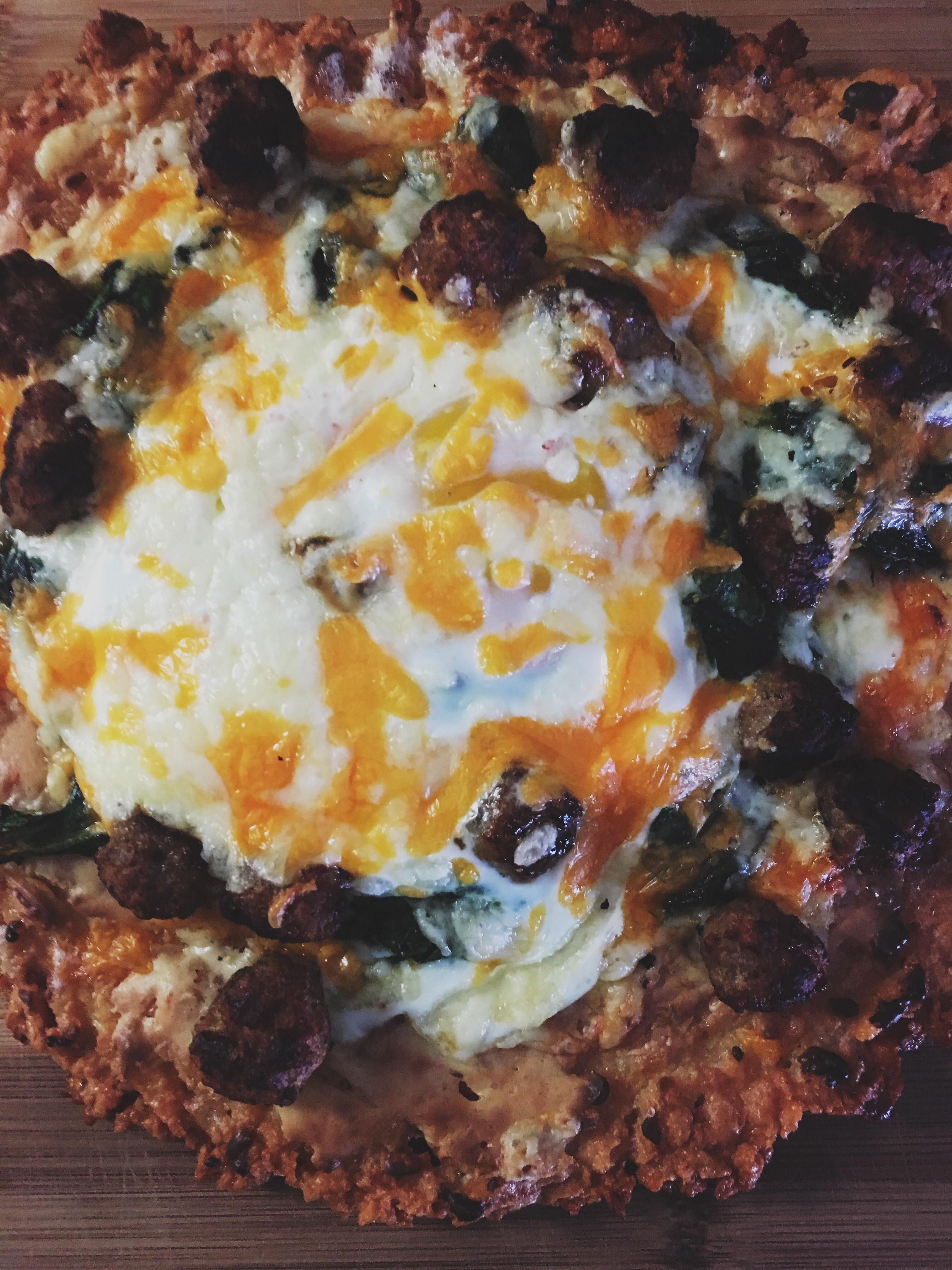 Chicken crust breakfast pizza r/ketorecipes