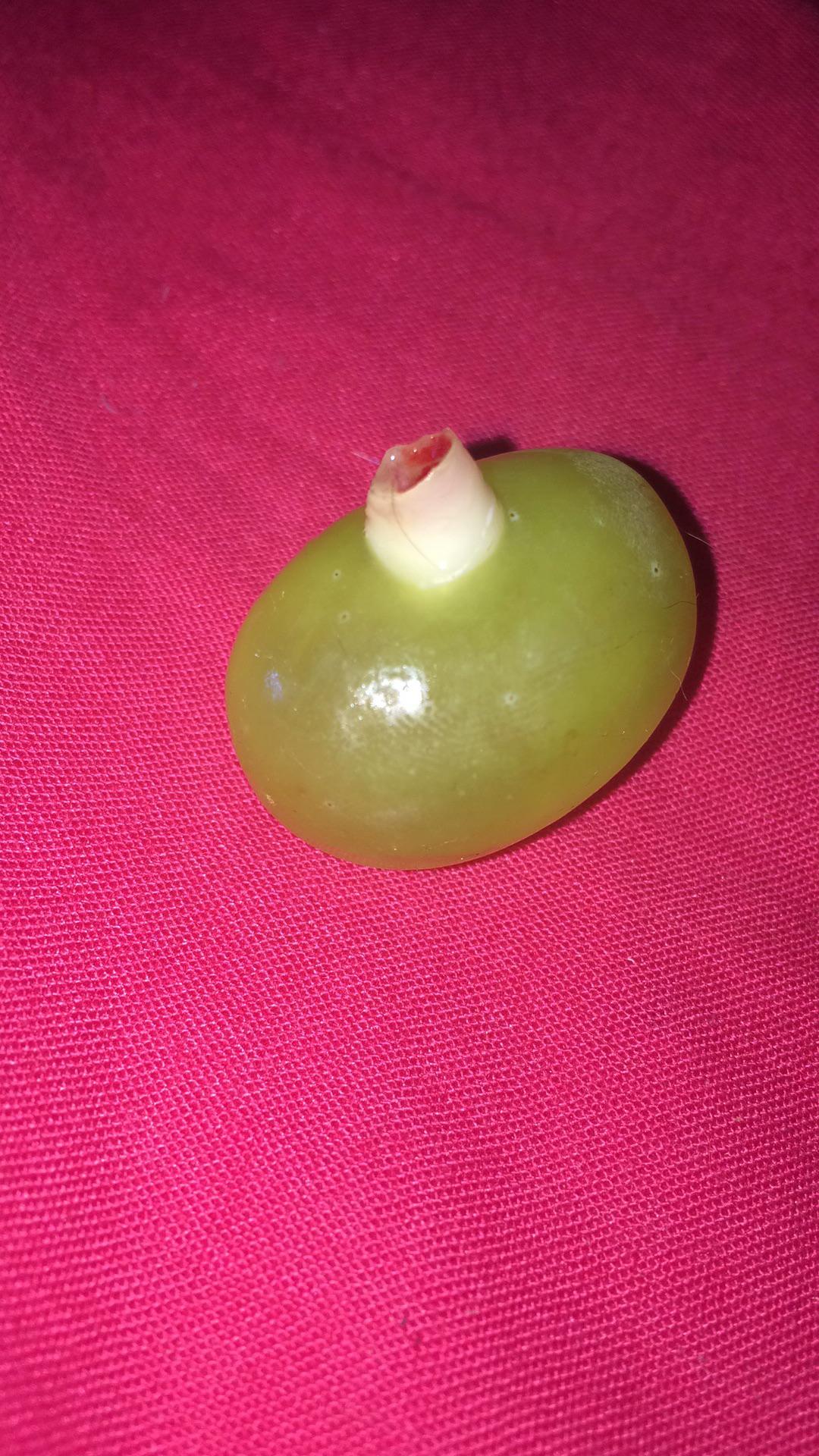 The best topping for a grape (a tooth) r/grapes