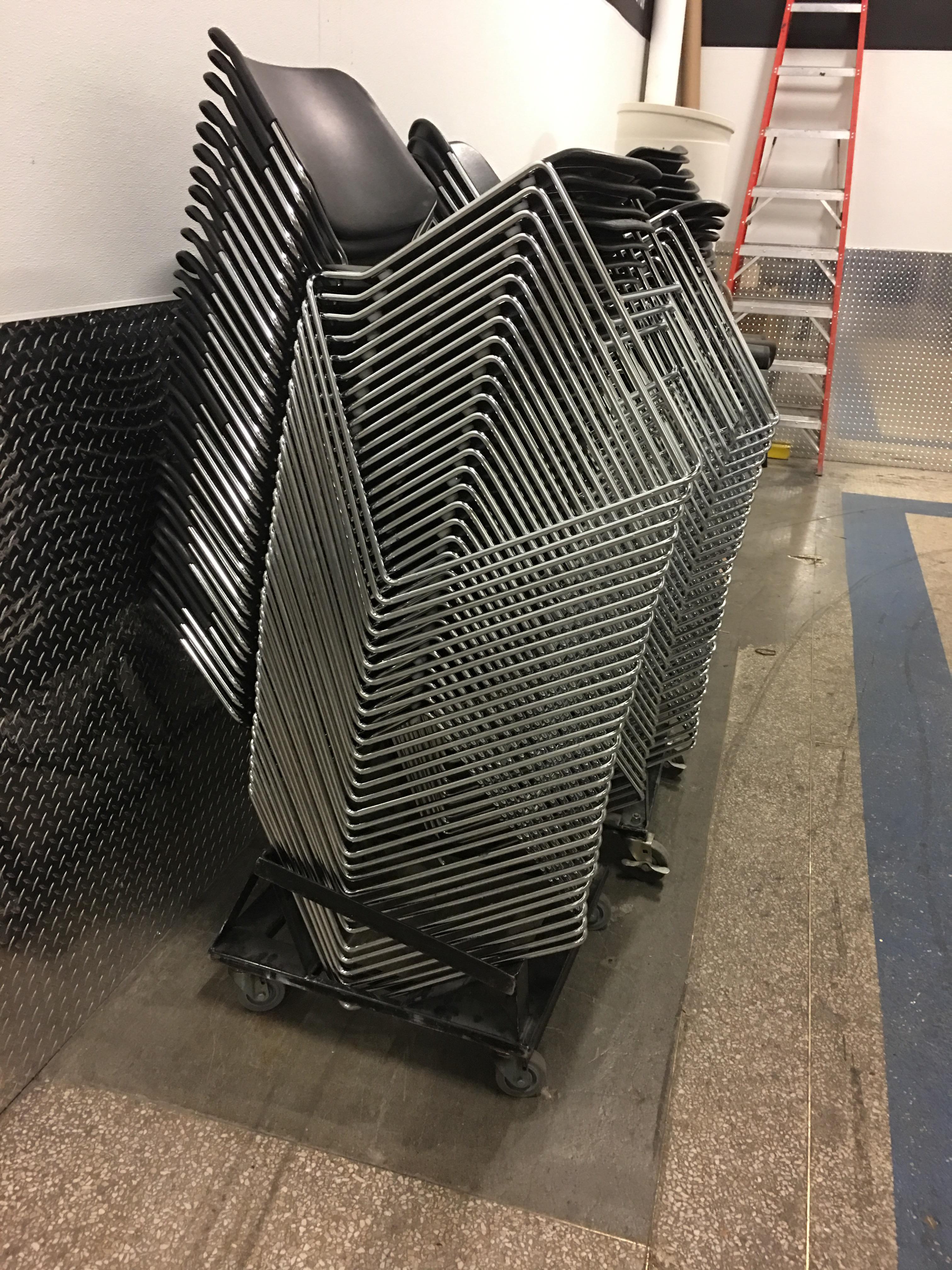 Stack of chairs = illusion r/oddlysatisfying